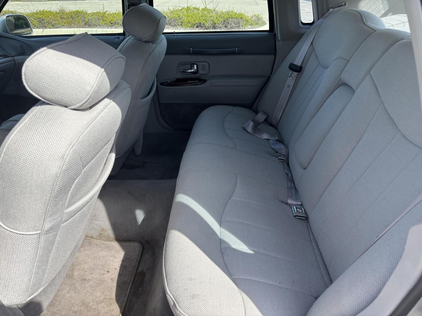 1997 SILVER /TAN LINCOLN TOWN CAR EXECUTIVE (1LNLM81W0VY) with an 4.6L engine, Automatic transmission, located at 11170 Summerlin Square Dr., Fort Myers Beach, FL, 33931, (239) 999-7777, 26.493546, -81.941628 - We have financing available and we accept trades! Fill out a credit application on our website or come by today! If you have any questions, give us a call at (239) 999 - 7777 or visit our website at firstautocredit.com. 11170 Summerlin Square Dr, Fort Myers Beach, FL 33931 1 Owner Carfax S - Photo#14
