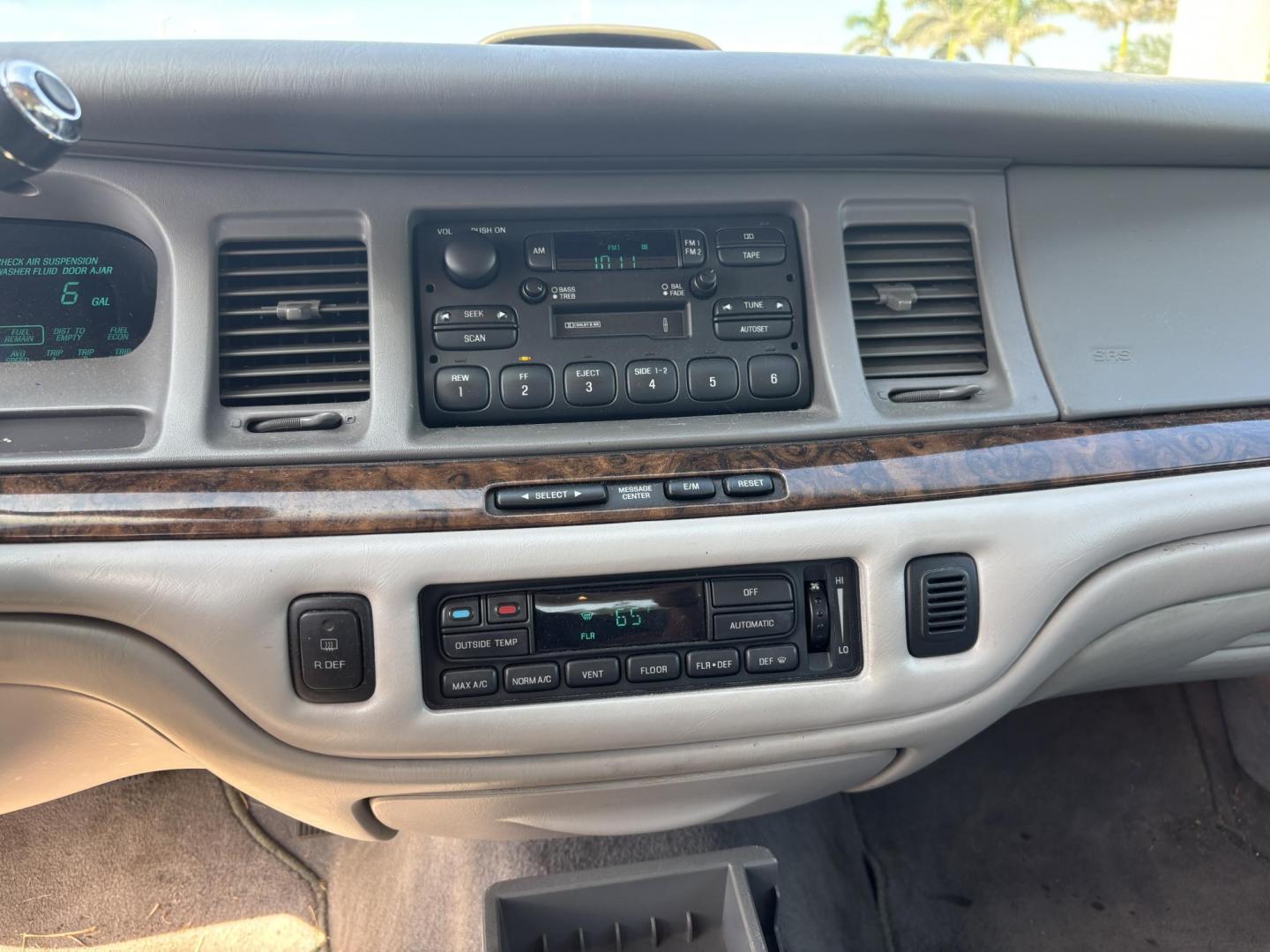 1997 SILVER /TAN LINCOLN TOWN CAR EXECUTIVE (1LNLM81W0VY) with an 4.6L engine, Automatic transmission, located at 11170 Summerlin Square Dr., Fort Myers Beach, FL, 33931, (239) 999-7777, 26.493546, -81.941628 - We have financing available and we accept trades! Fill out a credit application on our website or come by today! If you have any questions, give us a call at (239) 999 - 7777 or visit our website at firstautocredit.com. 11170 Summerlin Square Dr, Fort Myers Beach, FL 33931 1 Owner Carfax S - Photo#17