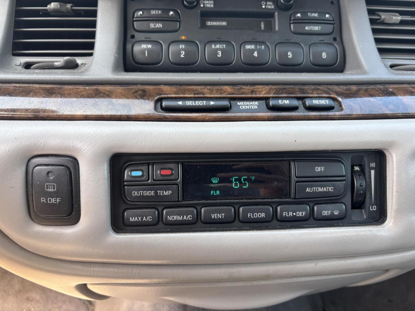 1997 SILVER /TAN LINCOLN TOWN CAR EXECUTIVE (1LNLM81W0VY) with an 4.6L engine, Automatic transmission, located at 11170 Summerlin Square Dr., Fort Myers Beach, FL, 33931, (239) 999-7777, 26.493546, -81.941628 - We have financing available and we accept trades! Fill out a credit application on our website or come by today! If you have any questions, give us a call at (239) 999 - 7777 or visit our website at firstautocredit.com. 11170 Summerlin Square Dr, Fort Myers Beach, FL 33931 1 Owner Carfax S - Photo#19