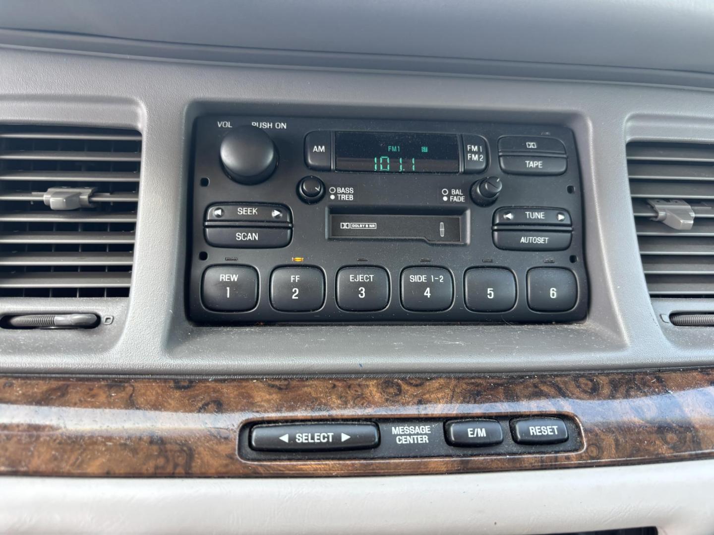 1997 SILVER /TAN LINCOLN TOWN CAR EXECUTIVE (1LNLM81W0VY) with an 4.6L engine, Automatic transmission, located at 11170 Summerlin Square Dr., Fort Myers Beach, FL, 33931, (239) 999-7777, 26.493546, -81.941628 - We have financing available and we accept trades! Fill out a credit application on our website or come by today! If you have any questions, give us a call at (239) 999 - 7777 or visit our website at firstautocredit.com. 11170 Summerlin Square Dr, Fort Myers Beach, FL 33931 1 Owner Carfax S - Photo#18