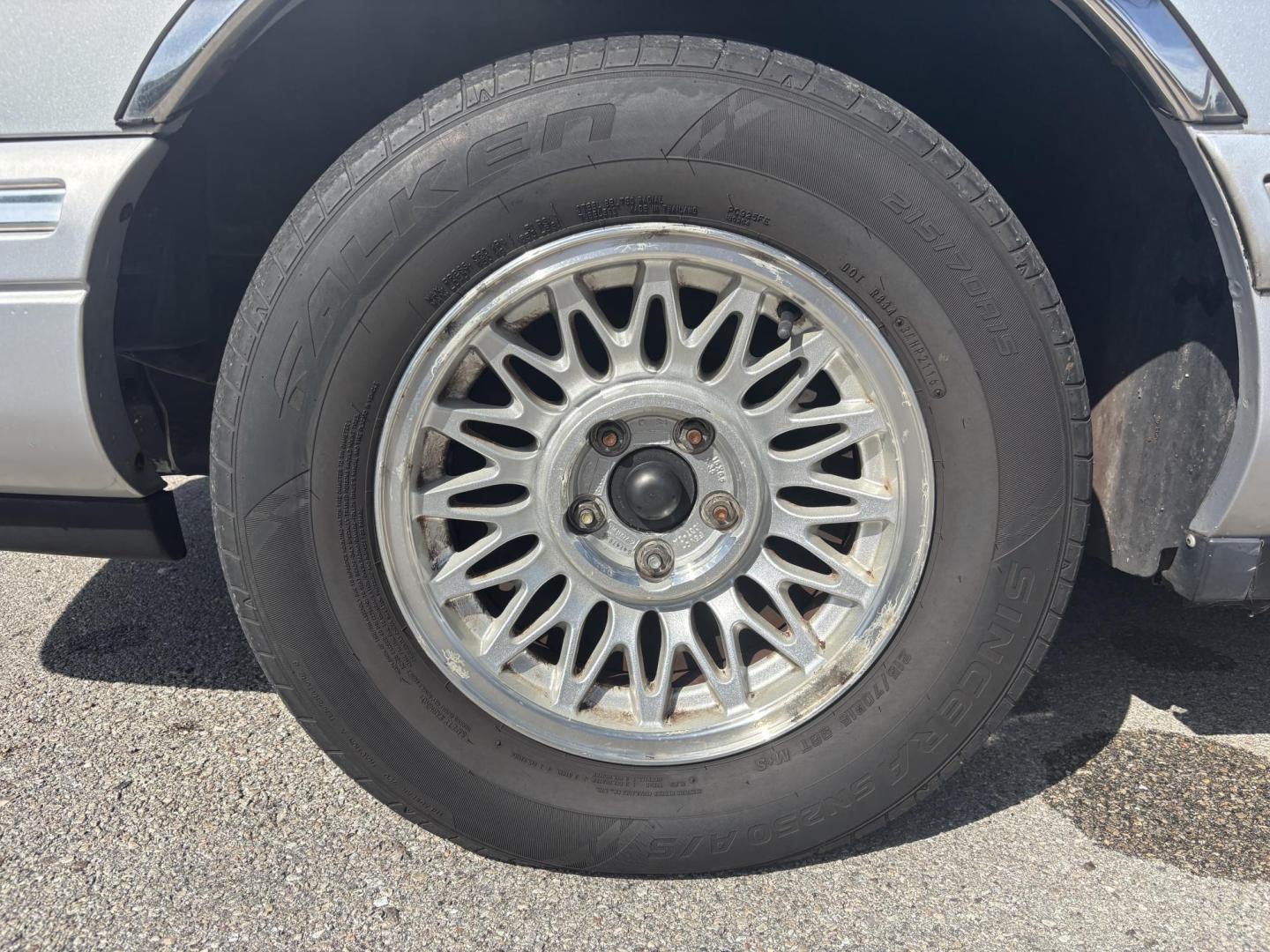 1997 SILVER /TAN LINCOLN TOWN CAR EXECUTIVE (1LNLM81W0VY) with an 4.6L engine, Automatic transmission, located at 11170 Summerlin Square Dr., Fort Myers Beach, FL, 33931, (239) 999-7777, 26.493546, -81.941628 - We have financing available and we accept trades! Fill out a credit application on our website or come by today! If you have any questions, give us a call at (239) 999 - 7777 or visit our website at firstautocredit.com. 11170 Summerlin Square Dr, Fort Myers Beach, FL 33931 1 Owner Carfax S - Photo#30