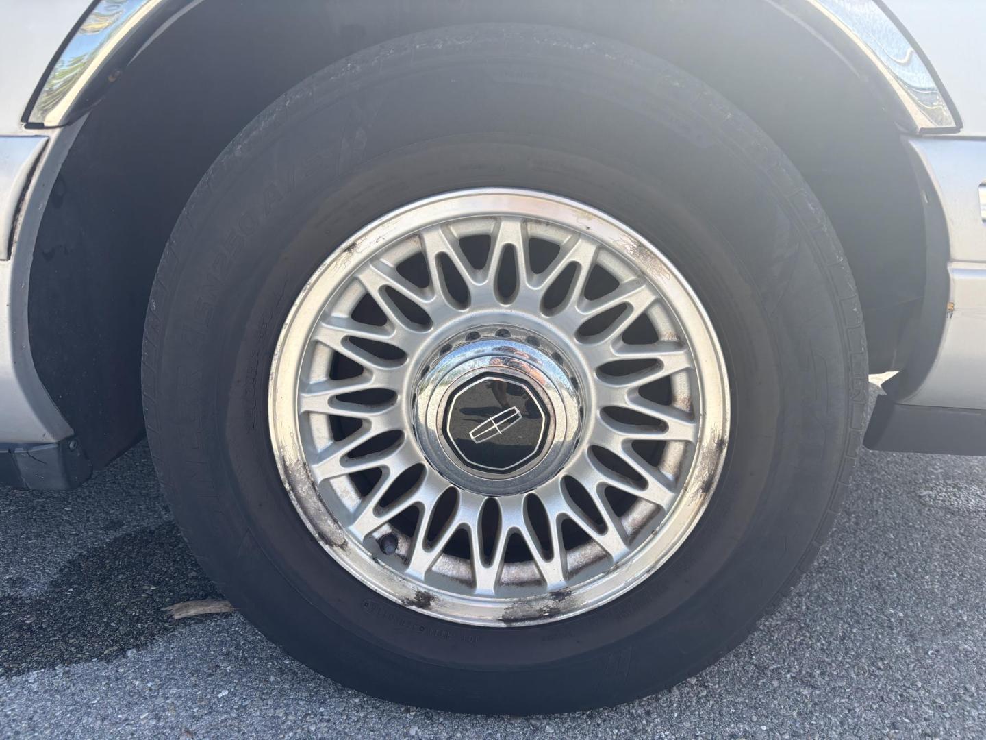 1997 SILVER /TAN LINCOLN TOWN CAR EXECUTIVE (1LNLM81W0VY) with an 4.6L engine, Automatic transmission, located at 11170 Summerlin Square Dr., Fort Myers Beach, FL, 33931, (239) 999-7777, 26.493546, -81.941628 - We have financing available and we accept trades! Fill out a credit application on our website or come by today! If you have any questions, give us a call at (239) 999 - 7777 or visit our website at firstautocredit.com. 11170 Summerlin Square Dr, Fort Myers Beach, FL 33931 1 Owner Carfax S - Photo#31