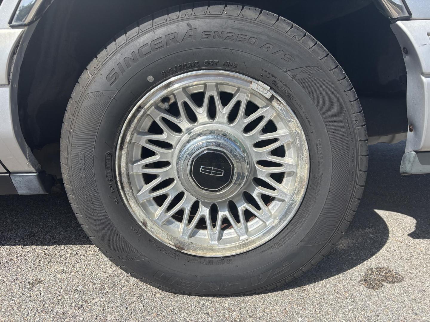 1997 SILVER /TAN LINCOLN TOWN CAR EXECUTIVE (1LNLM81W0VY) with an 4.6L engine, Automatic transmission, located at 11170 Summerlin Square Dr., Fort Myers Beach, FL, 33931, (239) 999-7777, 26.493546, -81.941628 - We have financing available and we accept trades! Fill out a credit application on our website or come by today! If you have any questions, give us a call at (239) 999 - 7777 or visit our website at firstautocredit.com. 11170 Summerlin Square Dr, Fort Myers Beach, FL 33931 1 Owner Carfax S - Photo#29