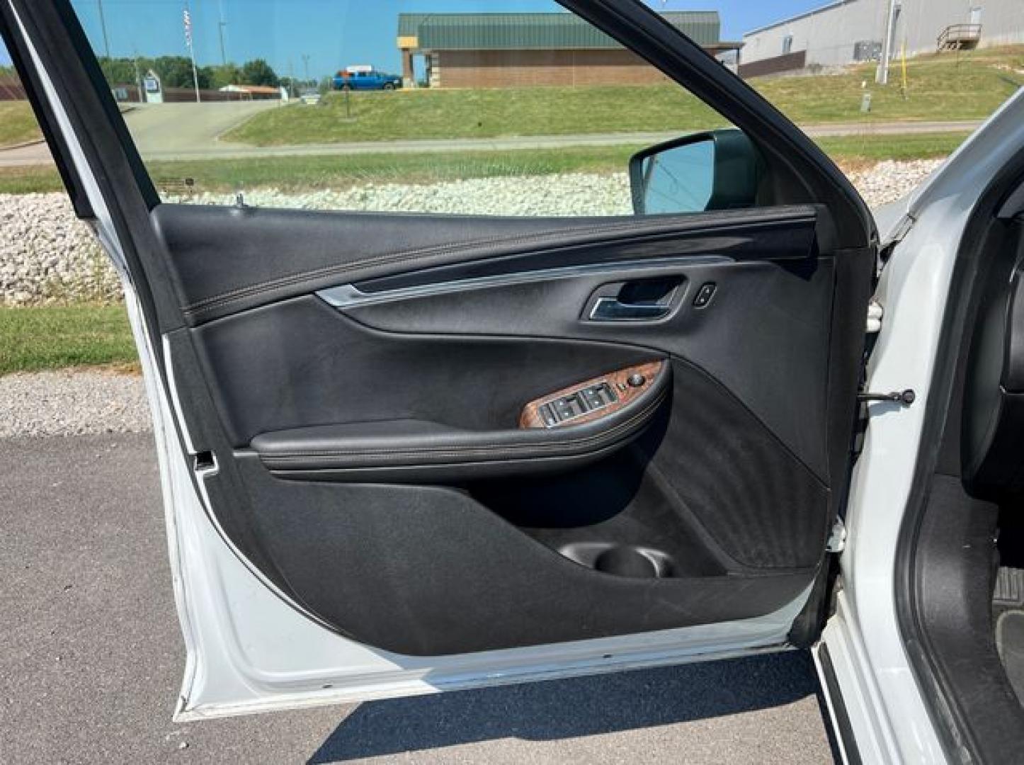 2015 WHITE /Black Leather/Cloth CHEVROLET IMPALA LT (2G1115SL9F9) with an 2.5L engine, Automatic transmission, located at 11170 Summerlin Square Dr., Fort Myers Beach, FL, 33931, (239) 999-7777, 26.493546, -81.941628 - Photo#22