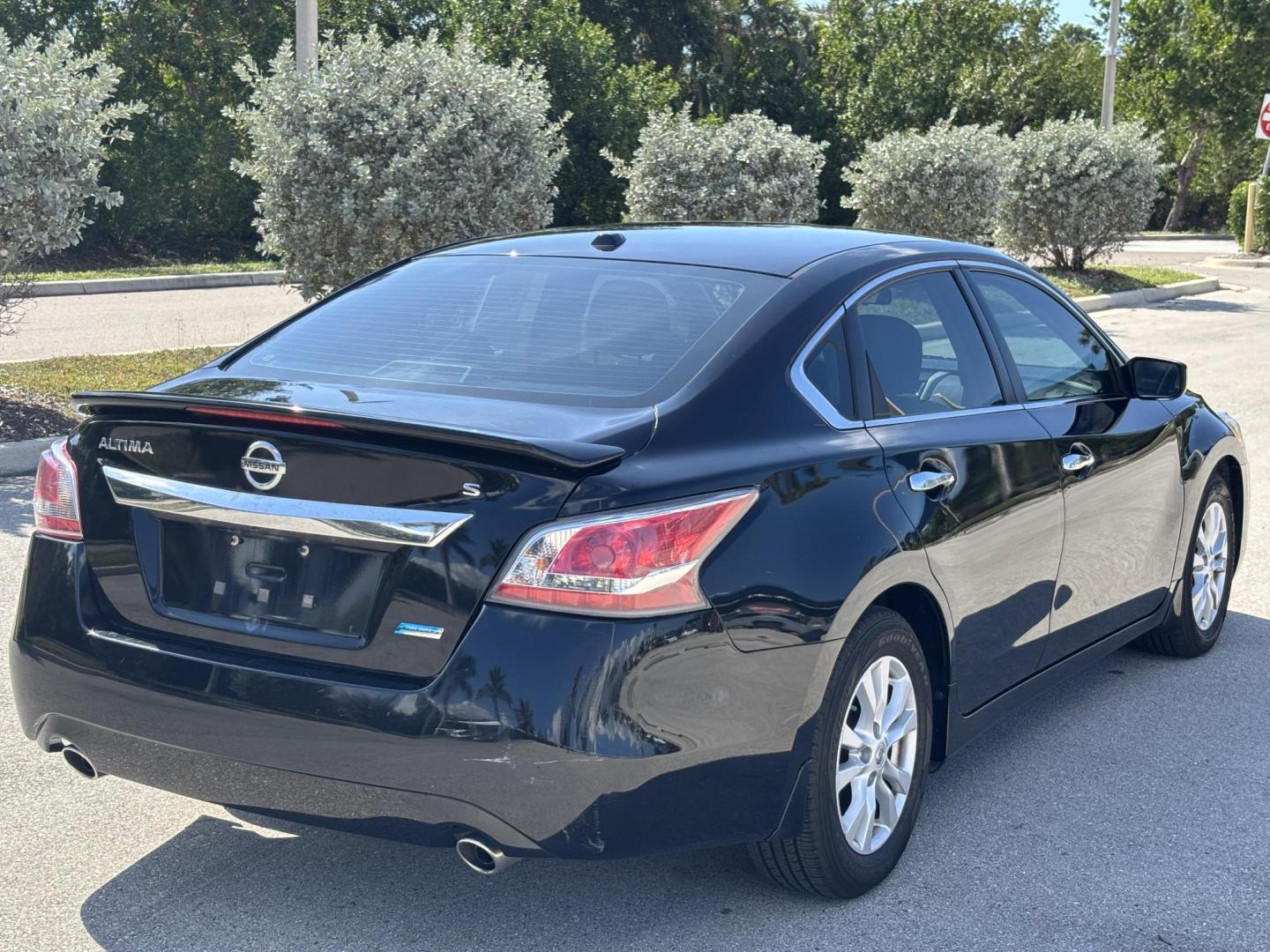 2014 BLACK /Black Nissan Altima 2.5 SL (1N4AL3AP4EC) with an 2.5L L4 DOHC 16V engine, Continuously Variable Transmission transmission, located at 11170 Summerlin Square Dr., Fort Myers Beach, FL, 33931, (239) 999-7777, 26.493546, -81.941628 - Photo#6
