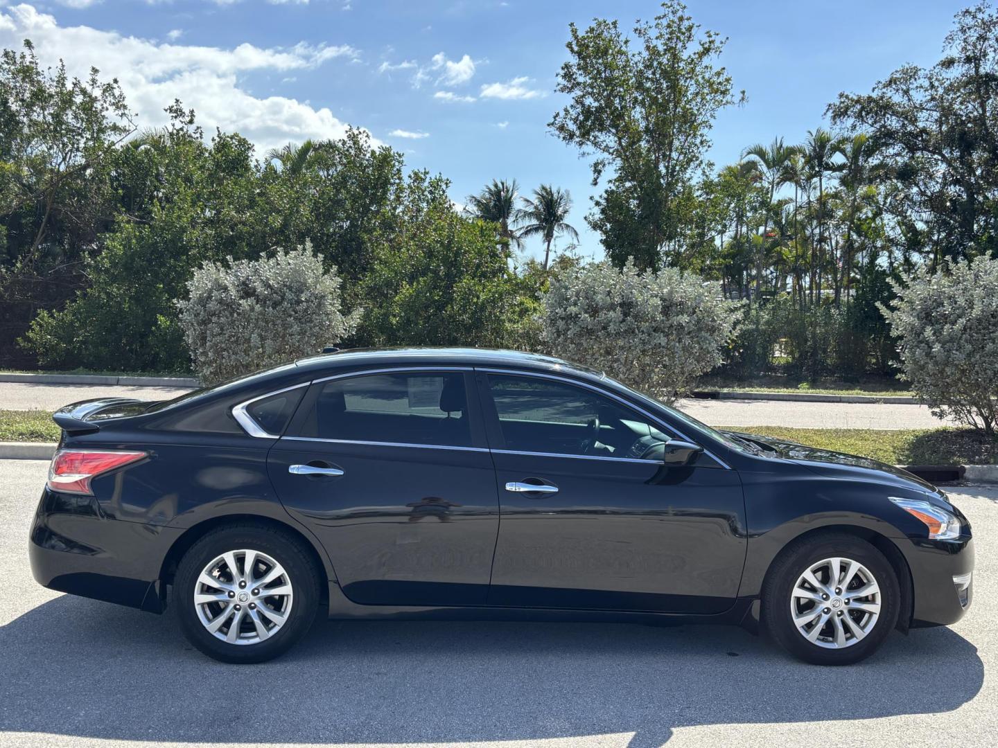 2014 BLACK /Black Nissan Altima 2.5 SL (1N4AL3AP4EC) with an 2.5L L4 DOHC 16V engine, Continuously Variable Transmission transmission, located at 11170 Summerlin Square Dr., Fort Myers Beach, FL, 33931, (239) 999-7777, 26.493546, -81.941628 - Photo#7