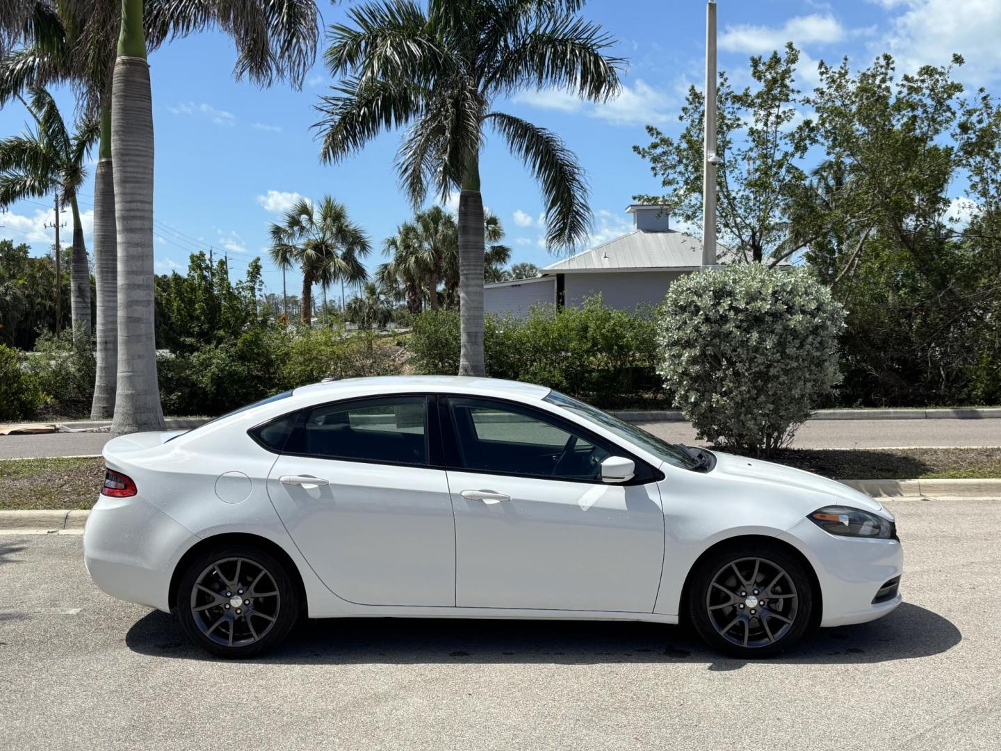 2016 WHITE /BLACK Dodge Dart SE (1C3CDFAAXGD) with an 2.0L L4 DOHC 16V TURBO engine, located at 11170 Summerlin Square Dr., Fort Myers Beach, FL, 33931, (239) 999-7777, 26.493546, -81.941628 - We have financing available and we accept trades! Fill out a credit application on our website or come by today! If you have any questions, give us a call at (239) 999 - 7777 or visit our website at firstautocredit.com. 11170 Summerlin Square Dr, Fort Myers Beach, FL 33931 1 Owner No Damag - Photo#3