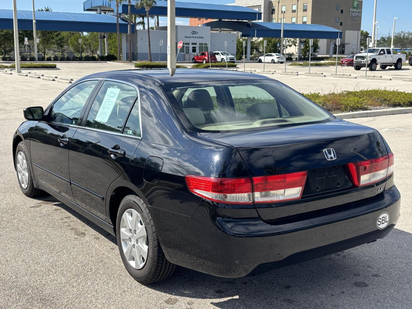2003 BLUE /BEIGE HONDA ACCORD LX (1HGCM56303A) with an 2.4L engine, Automatic transmission, located at 11170 Summerlin Square Dr., Fort Myers Beach, FL, 33931, (239) 999-7777, 26.493546, -81.941628 - Photo#6