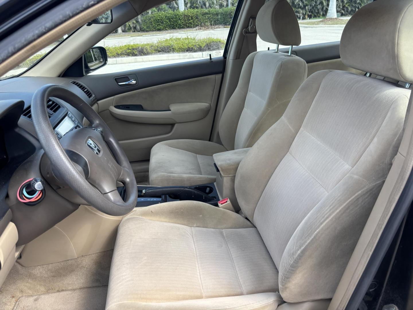 2003 BLUE /BEIGE HONDA ACCORD LX (1HGCM56303A) with an 2.4L engine, Automatic transmission, located at 11170 Summerlin Square Dr., Fort Myers Beach, FL, 33931, (239) 999-7777, 26.493546, -81.941628 - Photo#9
