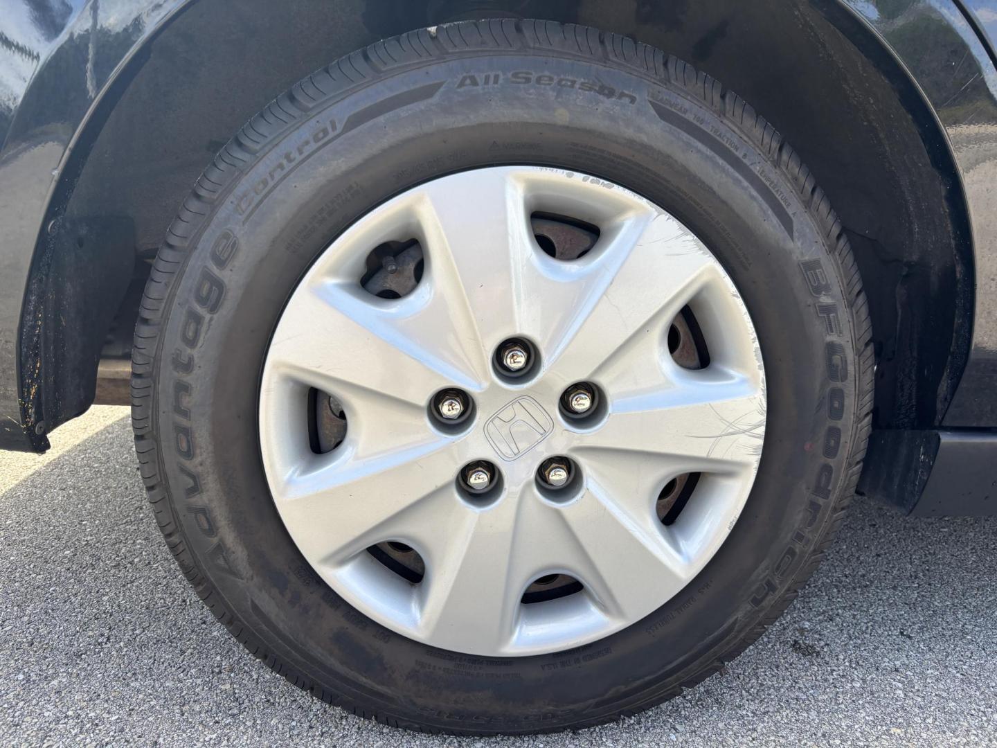 2003 BLUE /BEIGE HONDA ACCORD LX (1HGCM56303A) with an 2.4L engine, Automatic transmission, located at 11170 Summerlin Square Dr., Fort Myers Beach, FL, 33931, (239) 999-7777, 26.493546, -81.941628 - Photo#22