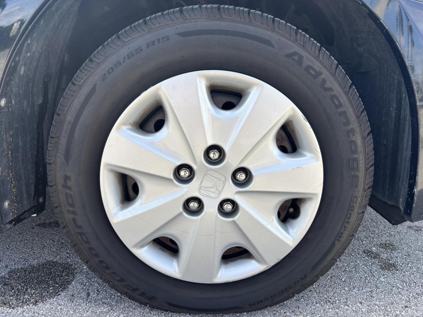 2003 BLUE /BEIGE HONDA ACCORD LX (1HGCM56303A) with an 2.4L engine, Automatic transmission, located at 11170 Summerlin Square Dr., Fort Myers Beach, FL, 33931, (239) 999-7777, 26.493546, -81.941628 - Photo#23