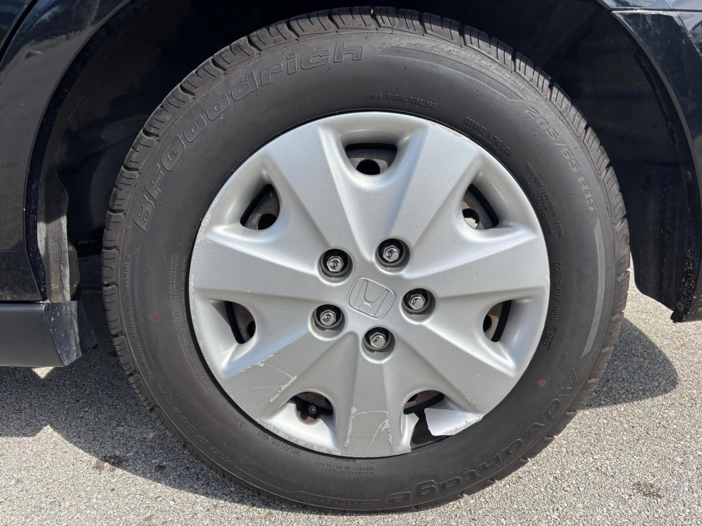 2003 BLUE /BEIGE HONDA ACCORD LX (1HGCM56303A) with an 2.4L engine, Automatic transmission, located at 11170 Summerlin Square Dr., Fort Myers Beach, FL, 33931, (239) 999-7777, 26.493546, -81.941628 - Photo#24