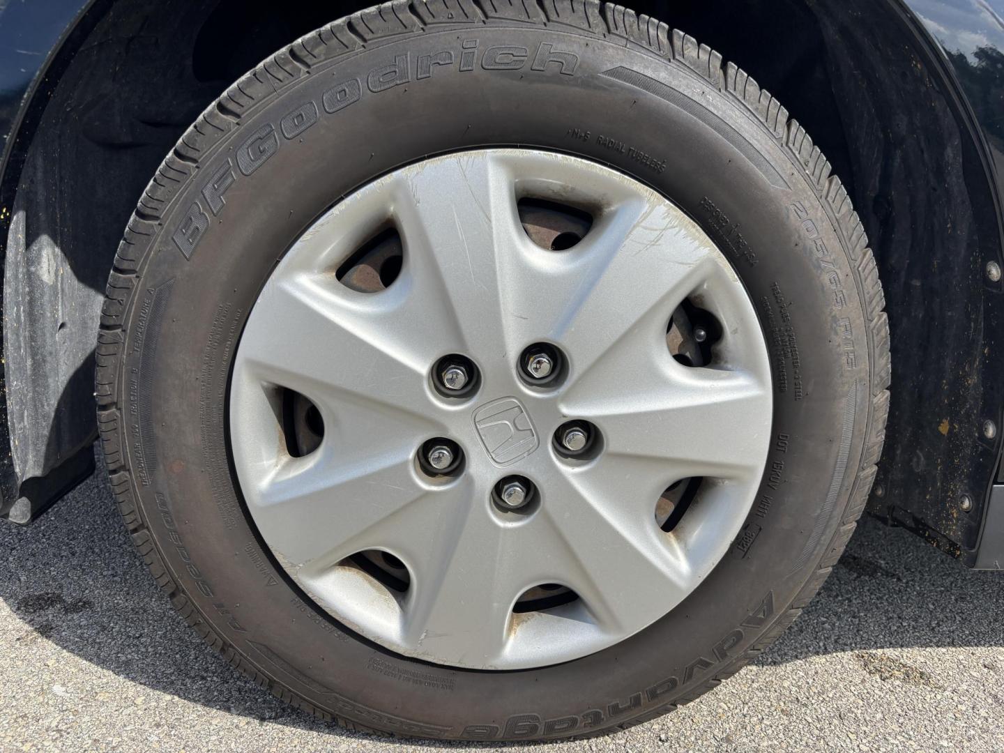 2003 BLUE /BEIGE HONDA ACCORD LX (1HGCM56303A) with an 2.4L engine, Automatic transmission, located at 11170 Summerlin Square Dr., Fort Myers Beach, FL, 33931, (239) 999-7777, 26.493546, -81.941628 - Photo#25