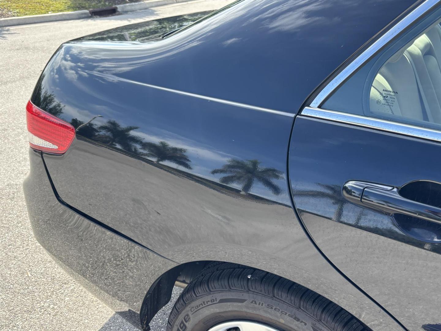 2003 BLUE /BEIGE HONDA ACCORD LX (1HGCM56303A) with an 2.4L engine, Automatic transmission, located at 11170 Summerlin Square Dr., Fort Myers Beach, FL, 33931, (239) 999-7777, 26.493546, -81.941628 - Photo#27