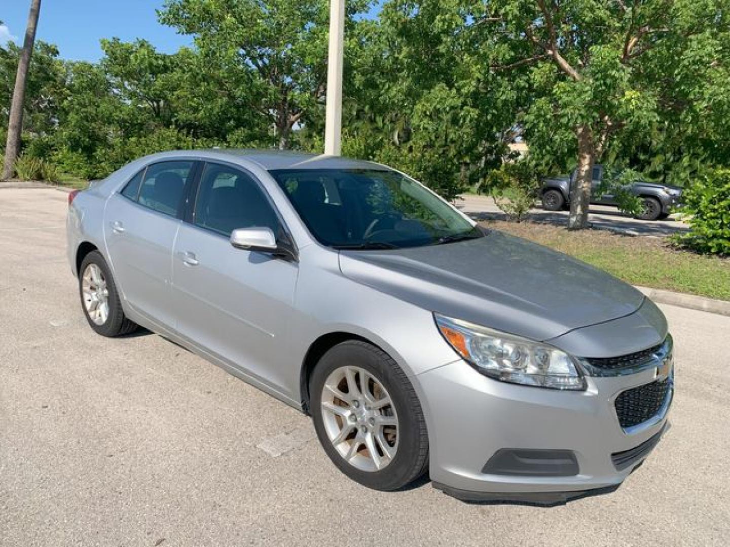 2014 SILVER /Cocoa/Light Neutral CHEVROLET MALIBU 1LT (1G11C5SL2EF) with an 2.5L engine, Automatic transmission, located at 11170 Summerlin Square Dr., Fort Myers Beach, FL, 33931, (239) 999-7777, 26.493546, -81.941628 - Photo#2