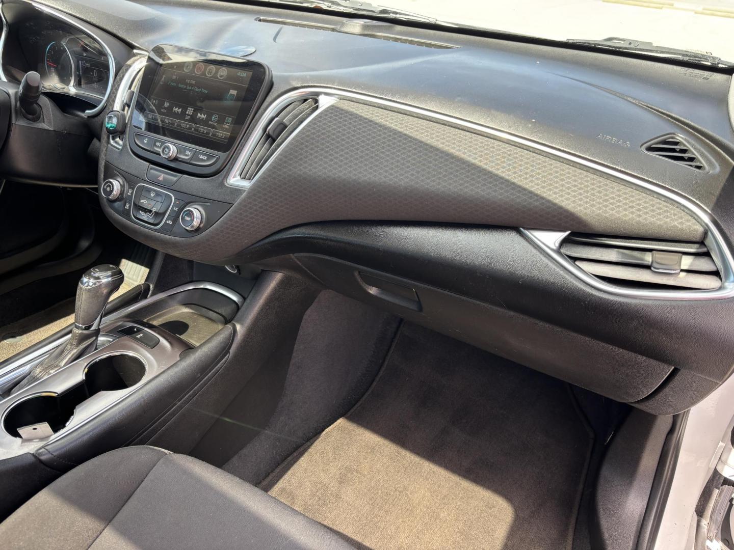 2018 WHITE CHEVROLET MALIBU LT (1G1ZD5ST7JF) with an 1.5L engine, Automatic transmission, located at 11170 Summerlin Square Dr., Fort Myers Beach, FL, 33931, (239) 999-7777, 26.493546, -81.941628 - Photo#13