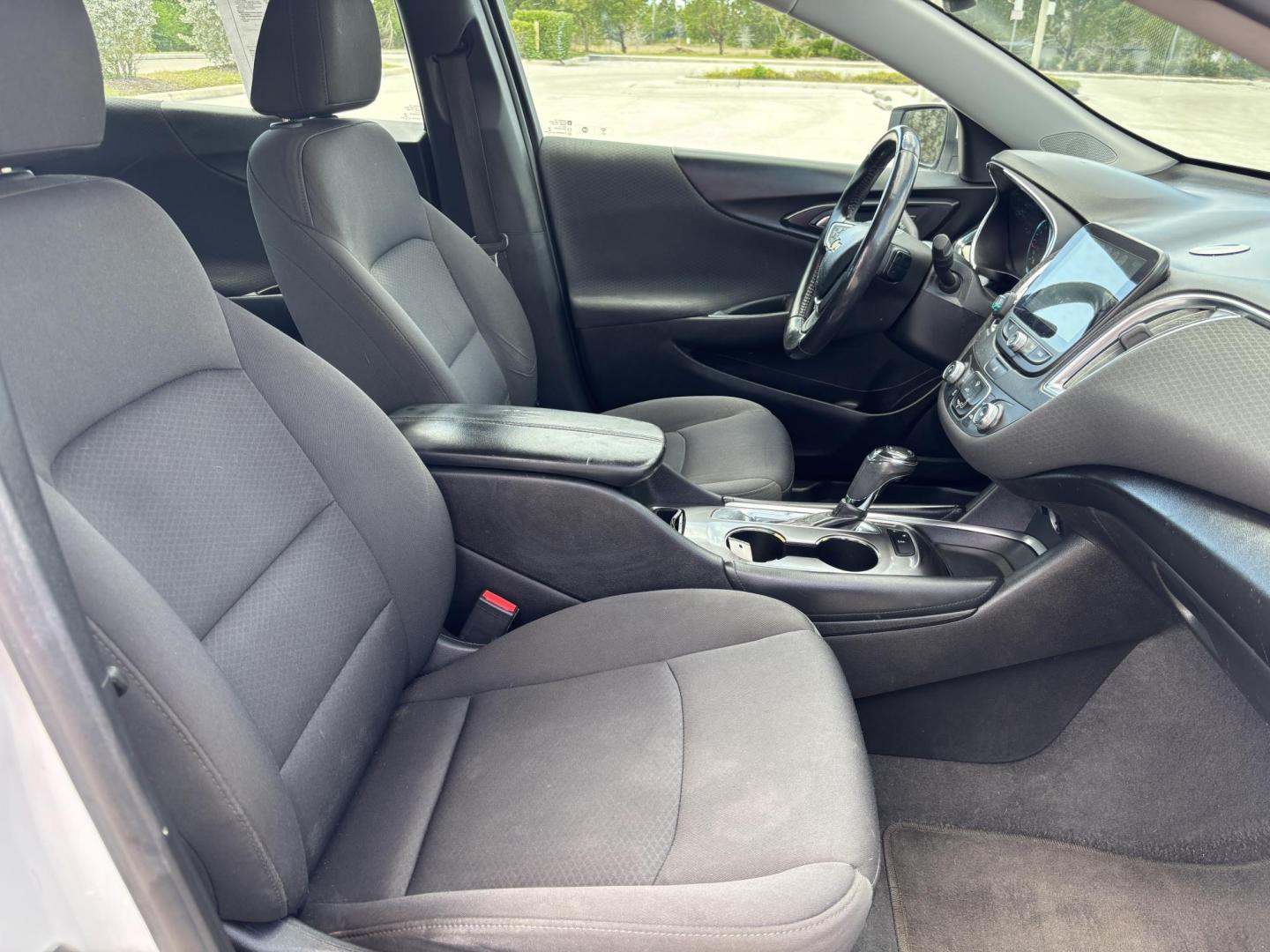 2018 WHITE CHEVROLET MALIBU LT (1G1ZD5ST7JF) with an 1.5L engine, Automatic transmission, located at 11170 Summerlin Square Dr., Fort Myers Beach, FL, 33931, (239) 999-7777, 26.493546, -81.941628 - Photo#12
