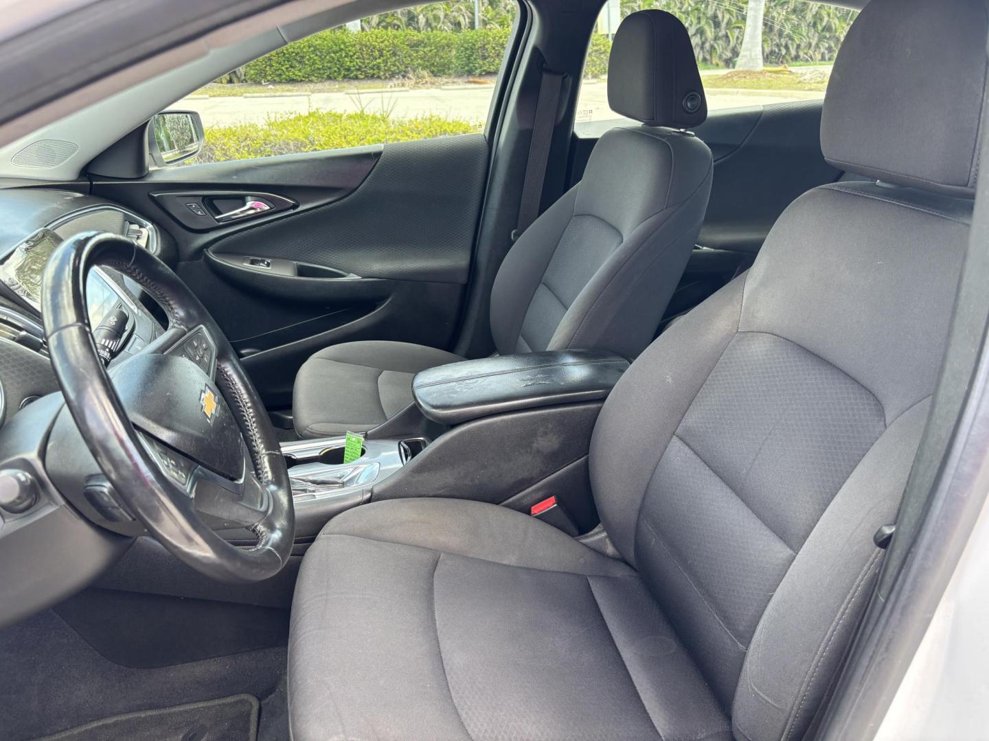 2018 WHITE CHEVROLET MALIBU LT (1G1ZD5ST7JF) with an 1.5L engine, Automatic transmission, located at 11170 Summerlin Square Dr., Fort Myers Beach, FL, 33931, (239) 999-7777, 26.493546, -81.941628 - Photo#11
