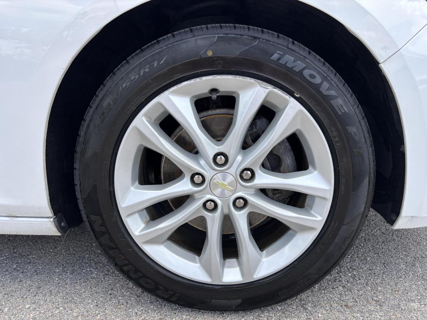 2018 WHITE CHEVROLET MALIBU LT (1G1ZD5ST7JF) with an 1.5L engine, Automatic transmission, located at 11170 Summerlin Square Dr., Fort Myers Beach, FL, 33931, (239) 999-7777, 26.493546, -81.941628 - Photo#33