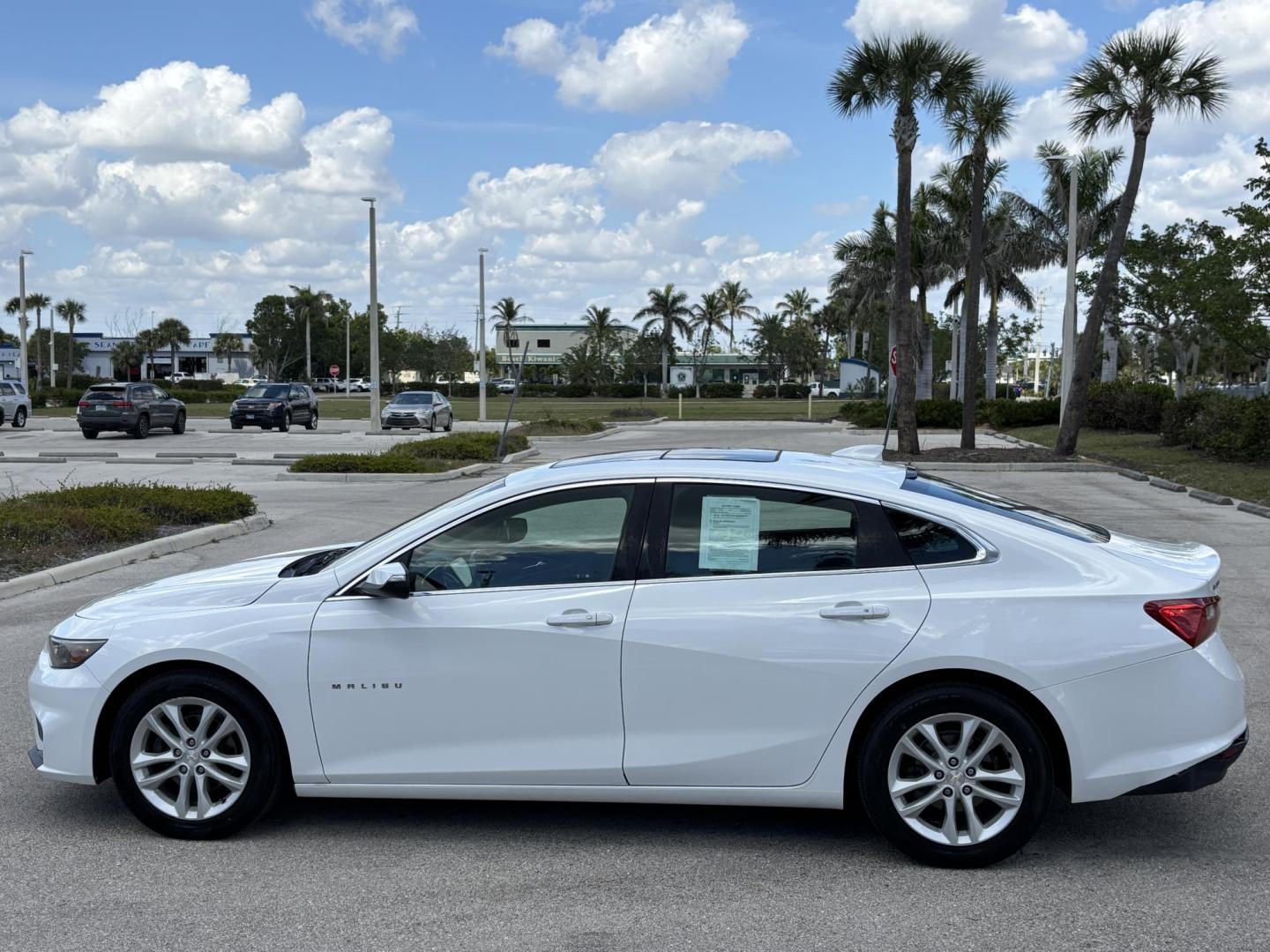 2018 WHITE CHEVROLET MALIBU LT (1G1ZD5ST7JF) with an 1.5L engine, Automatic transmission, located at 11170 Summerlin Square Dr., Fort Myers Beach, FL, 33931, (239) 999-7777, 26.493546, -81.941628 - Photo#7