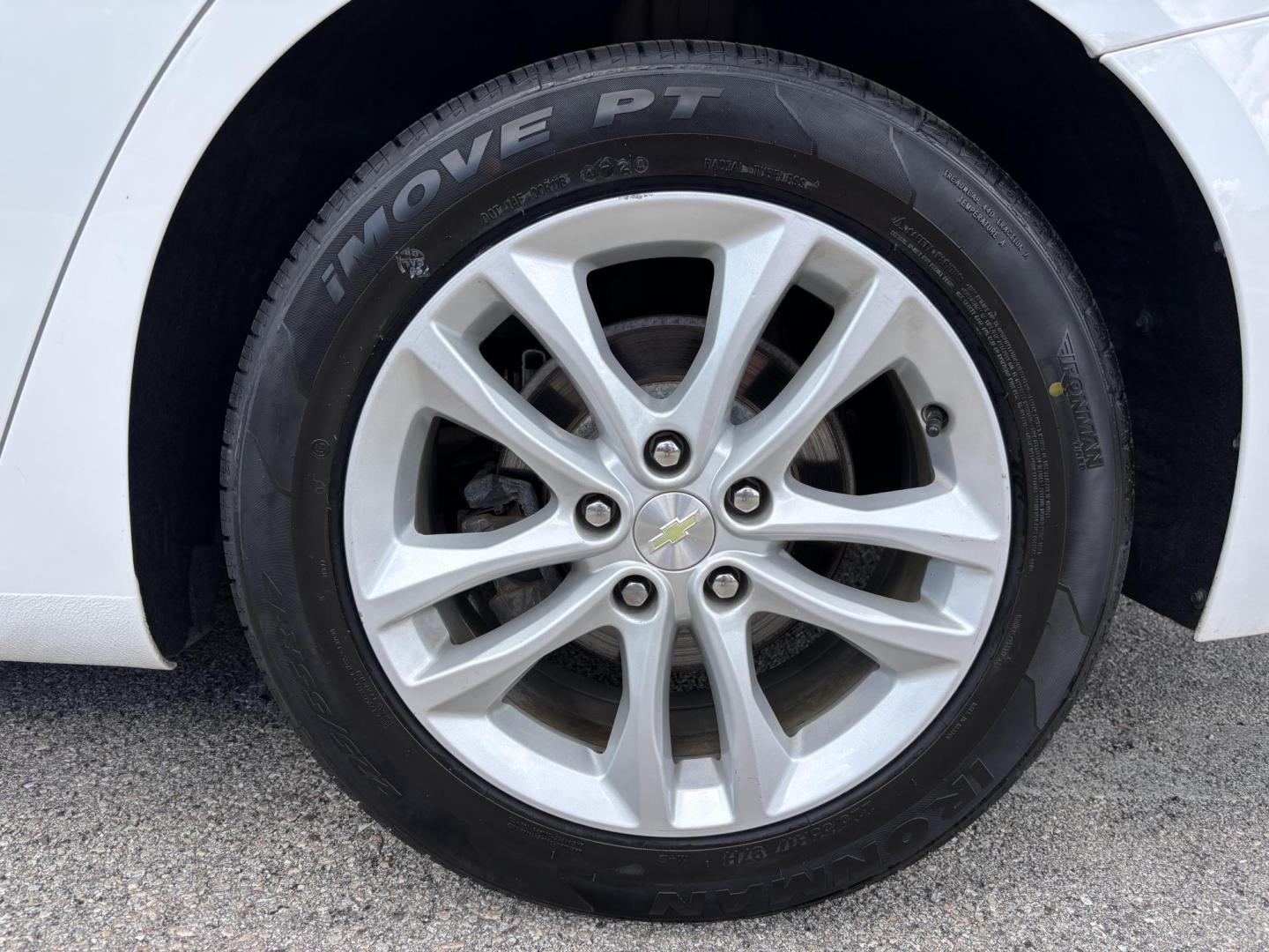 2018 WHITE CHEVROLET MALIBU LT (1G1ZD5ST7JF) with an 1.5L engine, Automatic transmission, located at 11170 Summerlin Square Dr., Fort Myers Beach, FL, 33931, (239) 999-7777, 26.493546, -81.941628 - Photo#35