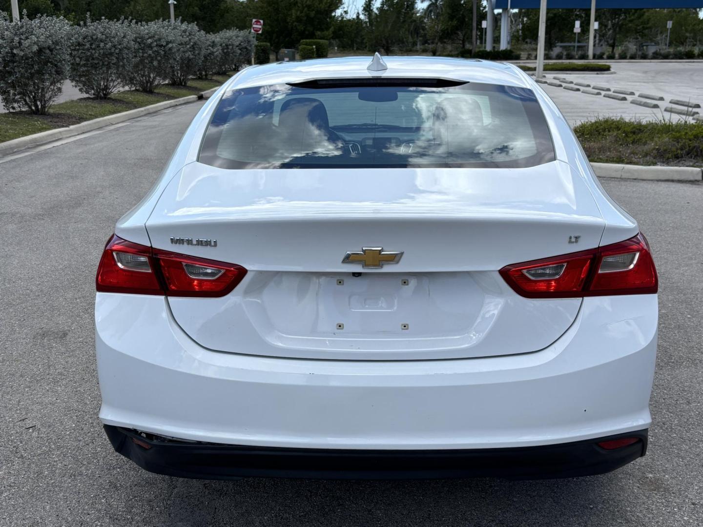 2018 WHITE CHEVROLET MALIBU LT (1G1ZD5ST7JF) with an 1.5L engine, Automatic transmission, located at 11170 Summerlin Square Dr., Fort Myers Beach, FL, 33931, (239) 999-7777, 26.493546, -81.941628 - Photo#5