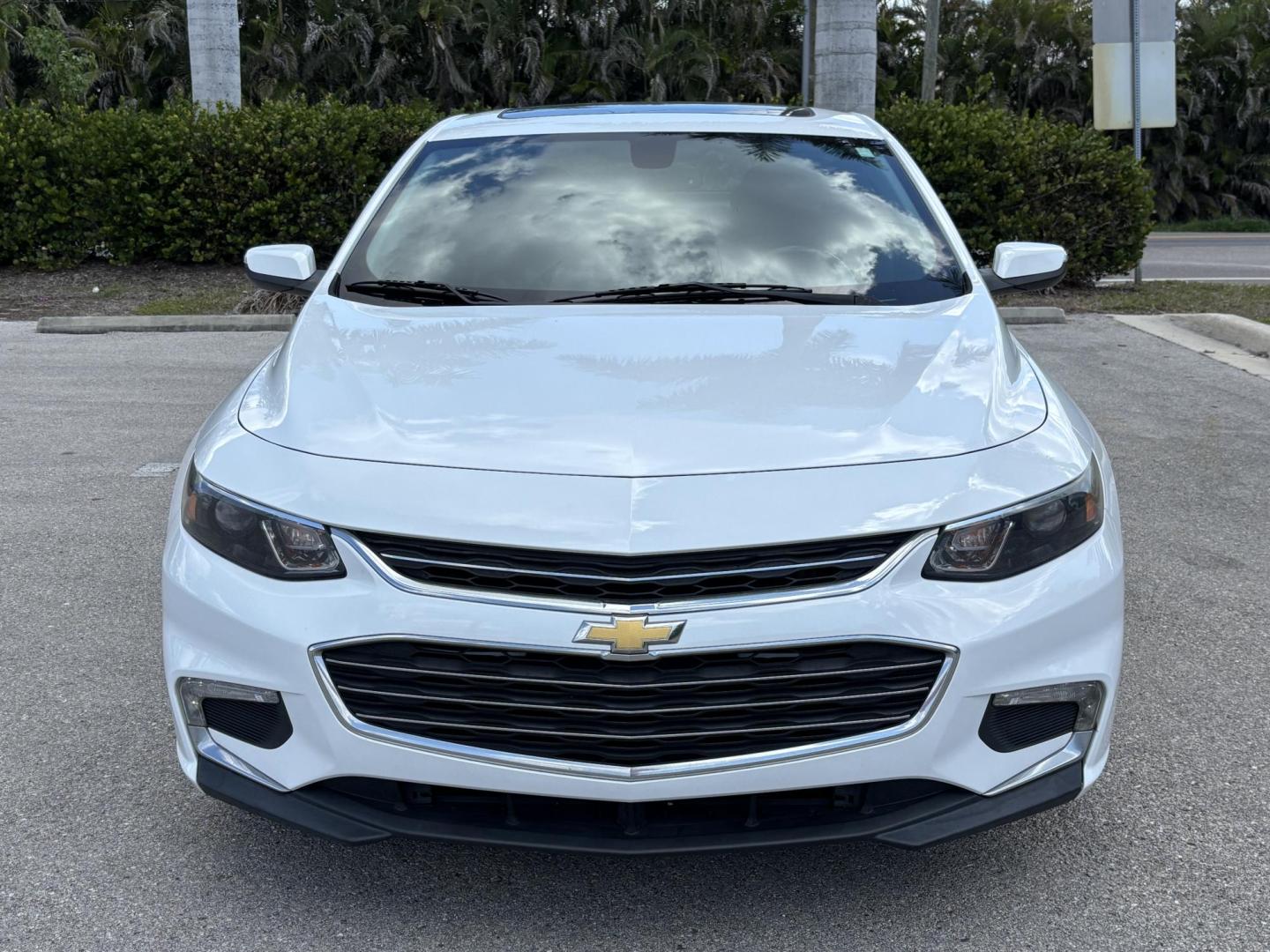 2018 WHITE CHEVROLET MALIBU LT (1G1ZD5ST7JF) with an 1.5L engine, Automatic transmission, located at 11170 Summerlin Square Dr., Fort Myers Beach, FL, 33931, (239) 999-7777, 26.493546, -81.941628 - Photo#1