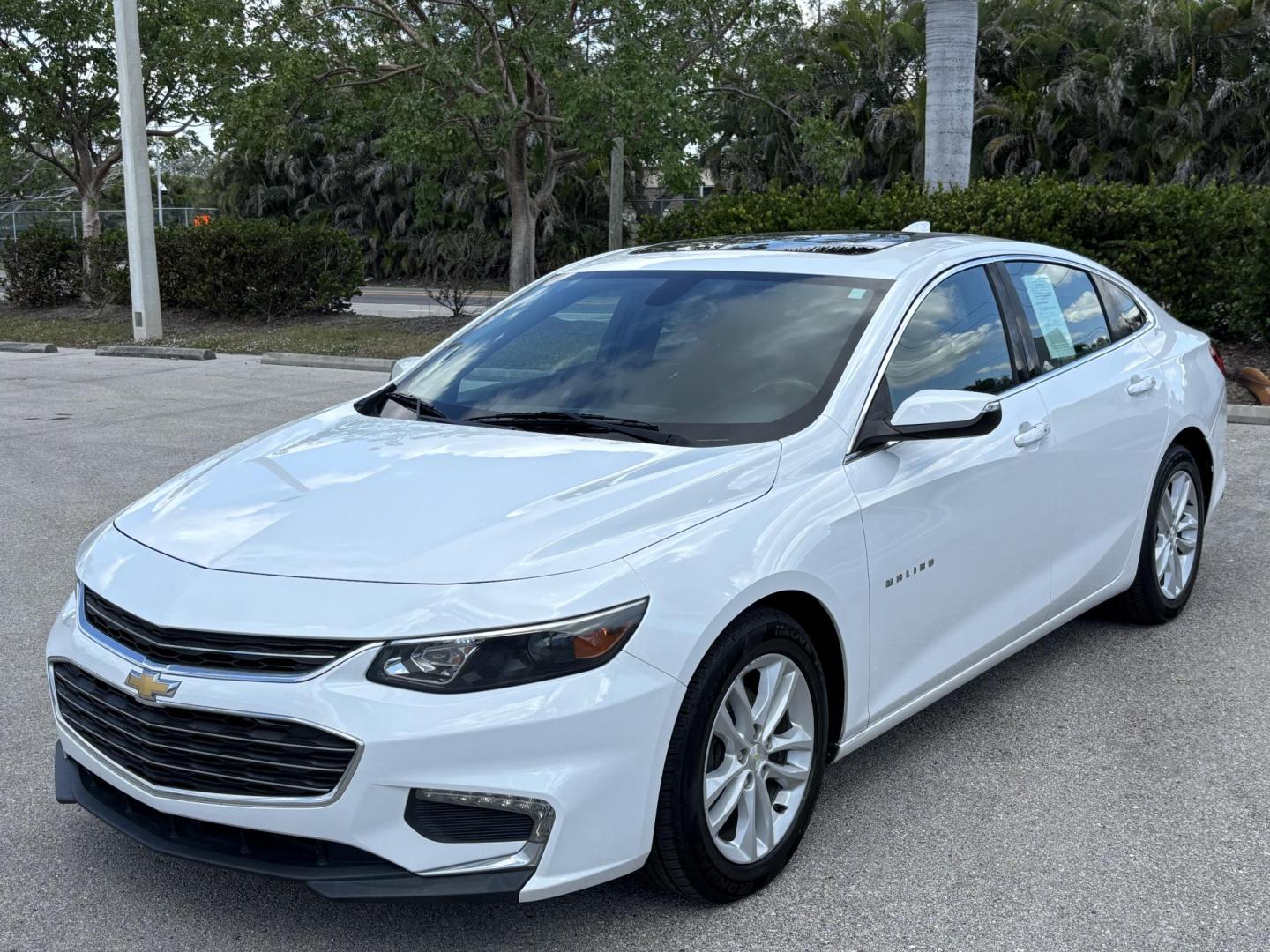 2018 WHITE CHEVROLET MALIBU LT (1G1ZD5ST7JF) with an 1.5L engine, Automatic transmission, located at 11170 Summerlin Square Dr., Fort Myers Beach, FL, 33931, (239) 999-7777, 26.493546, -81.941628 - Photo#0