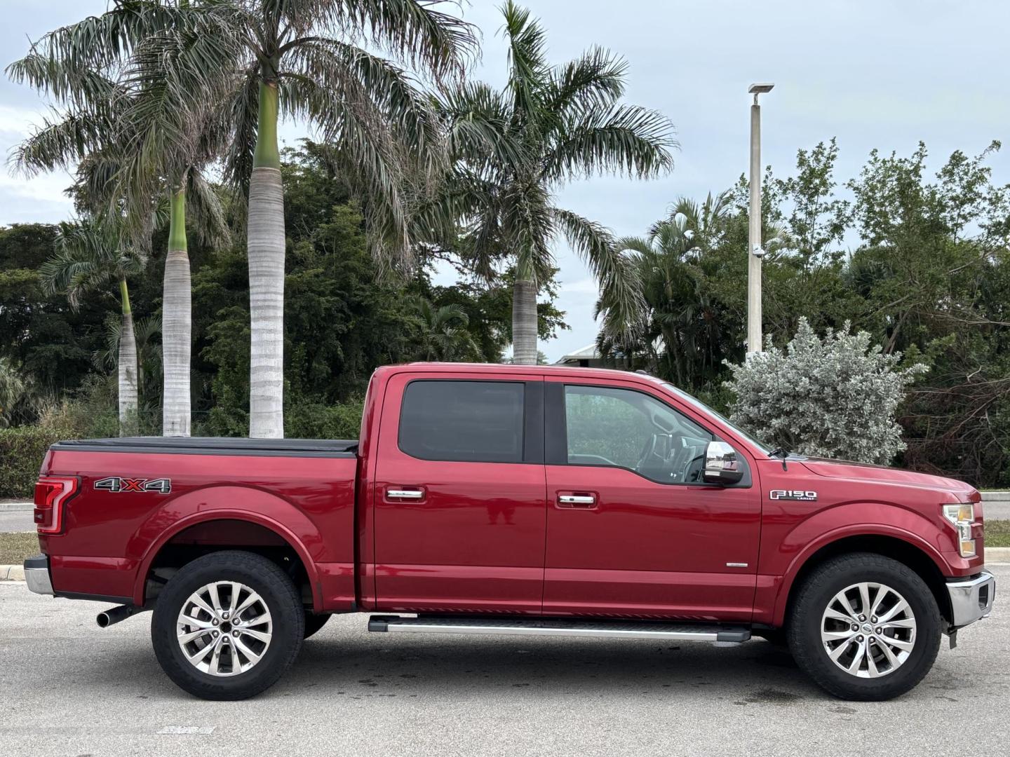 2015 RED /BLACK FORD F150 SUPERCREW (1FTEW1EG5FF) with an 3.5L engine, Automatic transmission, located at 11170 Summerlin Square Dr., Fort Myers Beach, FL, 33931, (239) 999-7777, 26.493546, -81.941628 - We have financing available and we accept trades! Fill out a credit application on our website or come by today! If you have any questions, give us a call at (239) 999 - 7777 or visit our website at firstautocredit.com. 11170 Summerlin Square Dr, Fort Myers Beach, FL 33931 4x4 Tow Package - Photo#3