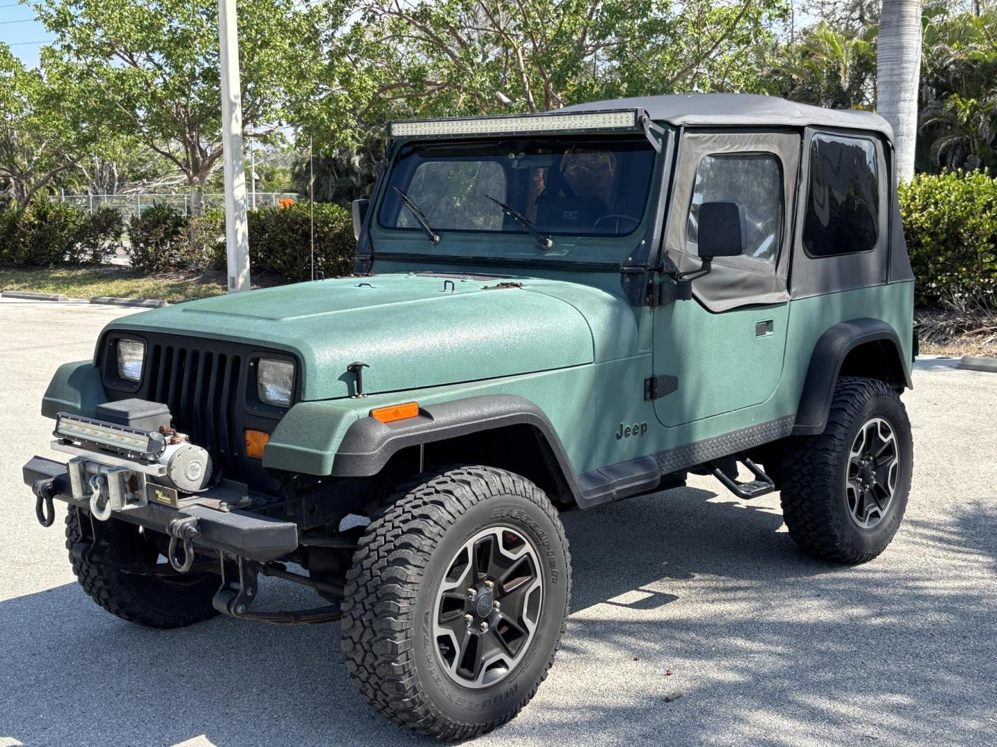 1989 GREEN /BLACK JEEP WRANGLER / YJ ISLANDER (2J4FY39T4KJ) with an 4.2L engine, Automatic transmission, located at 11170 Summerlin Square Dr., Fort Myers Beach, FL, 33931, (239) 999-7777, 26.493546, -81.941628 - Photo#0
