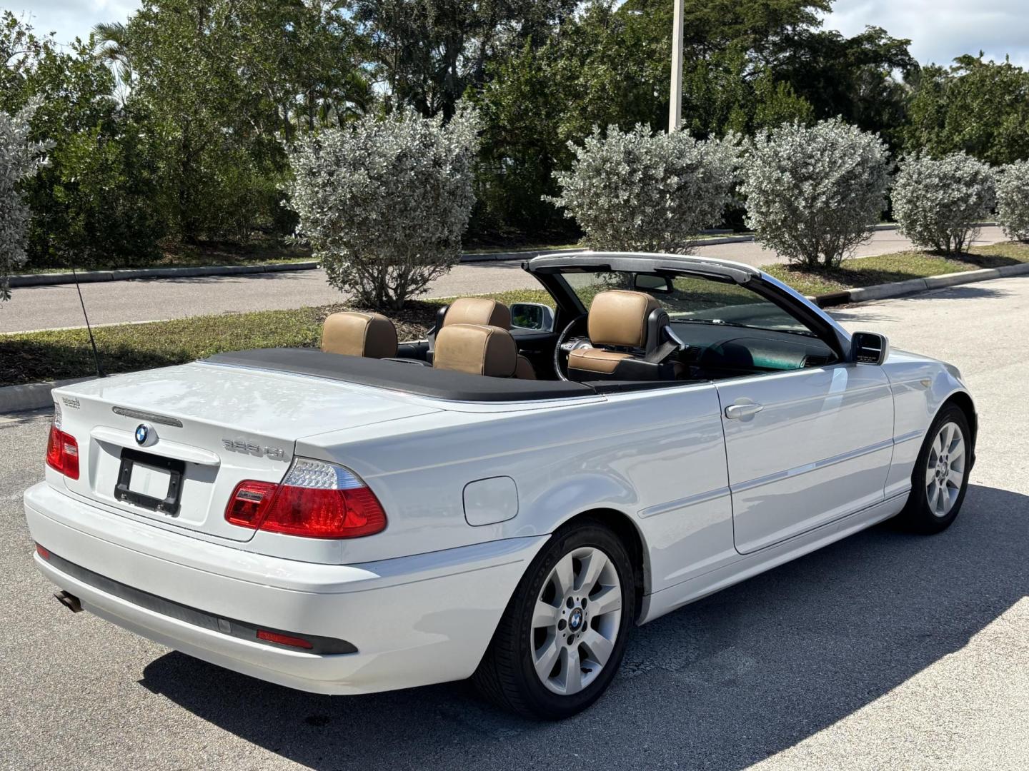 2006 WHITE BMW 325 CI (WBABW33426P) with an 2.5L engine, Automatic transmission, located at 11170 Summerlin Square Dr., Fort Myers Beach, FL, 33931, (239) 999-7777, 26.493546, -81.941628 - Photo#4