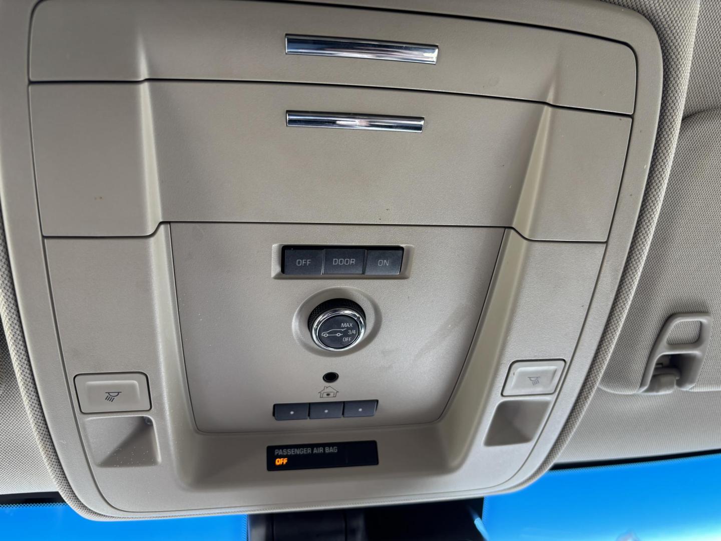 2018 WHTE /BEIGE CHEVROLET SUBURBAN 1500 LT (1GNSCHKC4JR) with an 5.3L engine, Automatic transmission, located at 11170 Summerlin Square Dr., Fort Myers Beach, FL, 33931, (239) 999-7777, 26.493546, -81.941628 - We have financing available and we accept trades! Fill out a credit application on our website or come by today! If you have any questions, give us a call at (239) 999 - 7777 or visit our website at firstautocredit.com. 11170 Summerlin Square Dr, Fort Myers Beach, FL 33931 - Photo#29