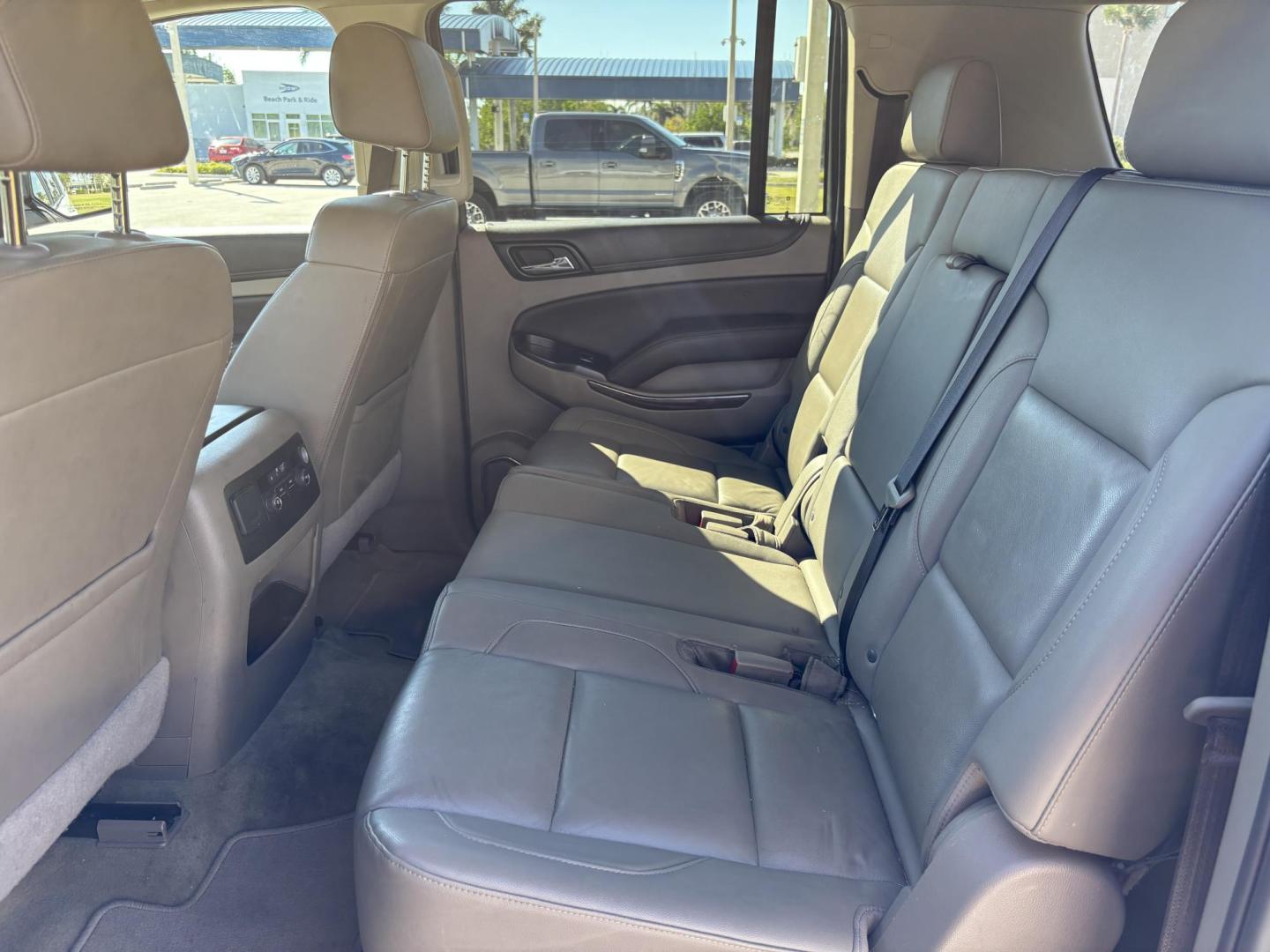 2018 WHTE /BEIGE CHEVROLET SUBURBAN 1500 LT (1GNSCHKC4JR) with an 5.3L engine, Automatic transmission, located at 11170 Summerlin Square Dr., Fort Myers Beach, FL, 33931, (239) 999-7777, 26.493546, -81.941628 - We have financing available and we accept trades! Fill out a credit application on our website or come by today! If you have any questions, give us a call at (239) 999 - 7777 or visit our website at firstautocredit.com. 11170 Summerlin Square Dr, Fort Myers Beach, FL 33931 - Photo#14