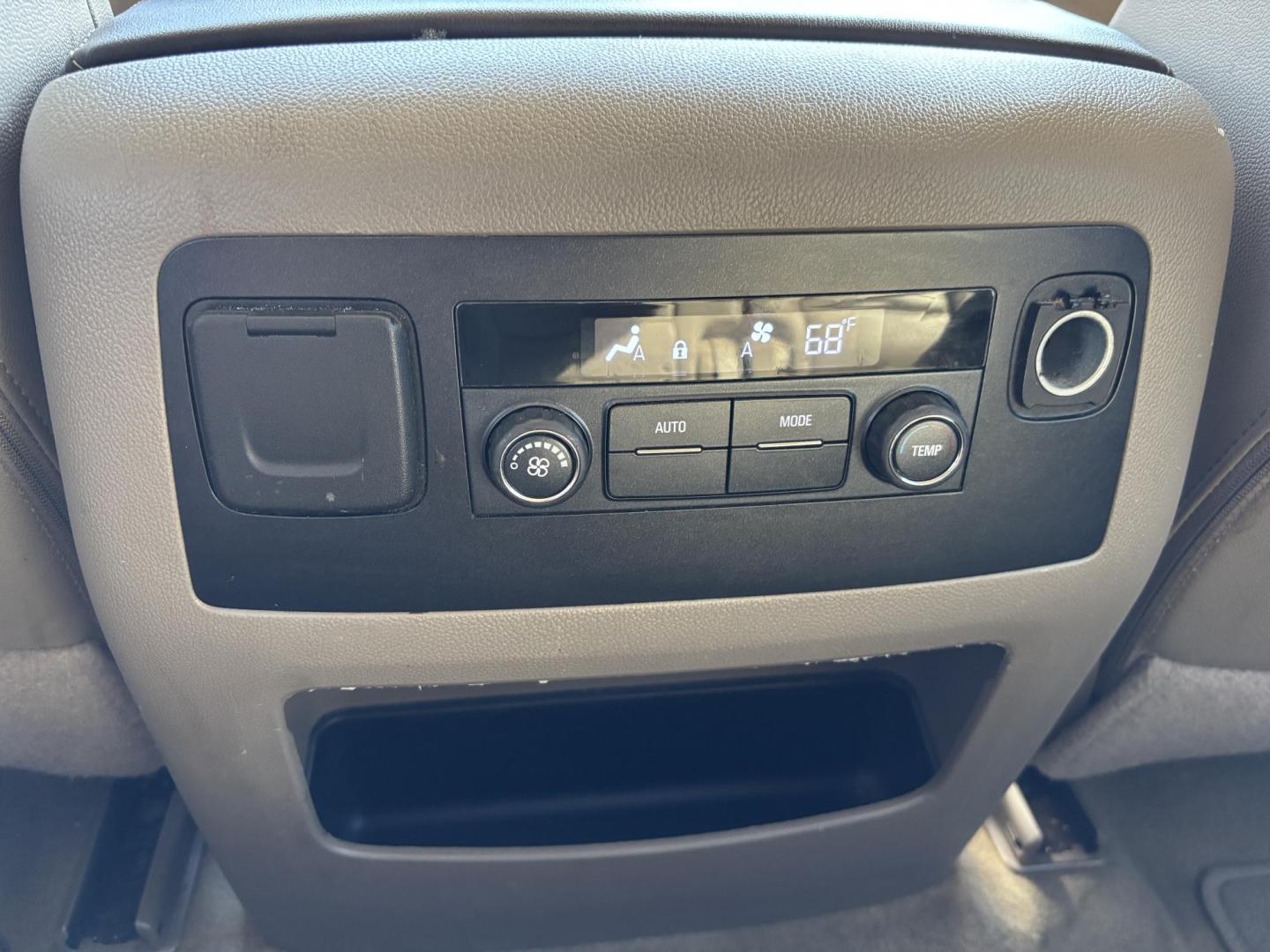 2018 WHTE /BEIGE CHEVROLET SUBURBAN 1500 LT (1GNSCHKC4JR) with an 5.3L engine, Automatic transmission, located at 11170 Summerlin Square Dr., Fort Myers Beach, FL, 33931, (239) 999-7777, 26.493546, -81.941628 - We have financing available and we accept trades! Fill out a credit application on our website or come by today! If you have any questions, give us a call at (239) 999 - 7777 or visit our website at firstautocredit.com. 11170 Summerlin Square Dr, Fort Myers Beach, FL 33931 - Photo#15