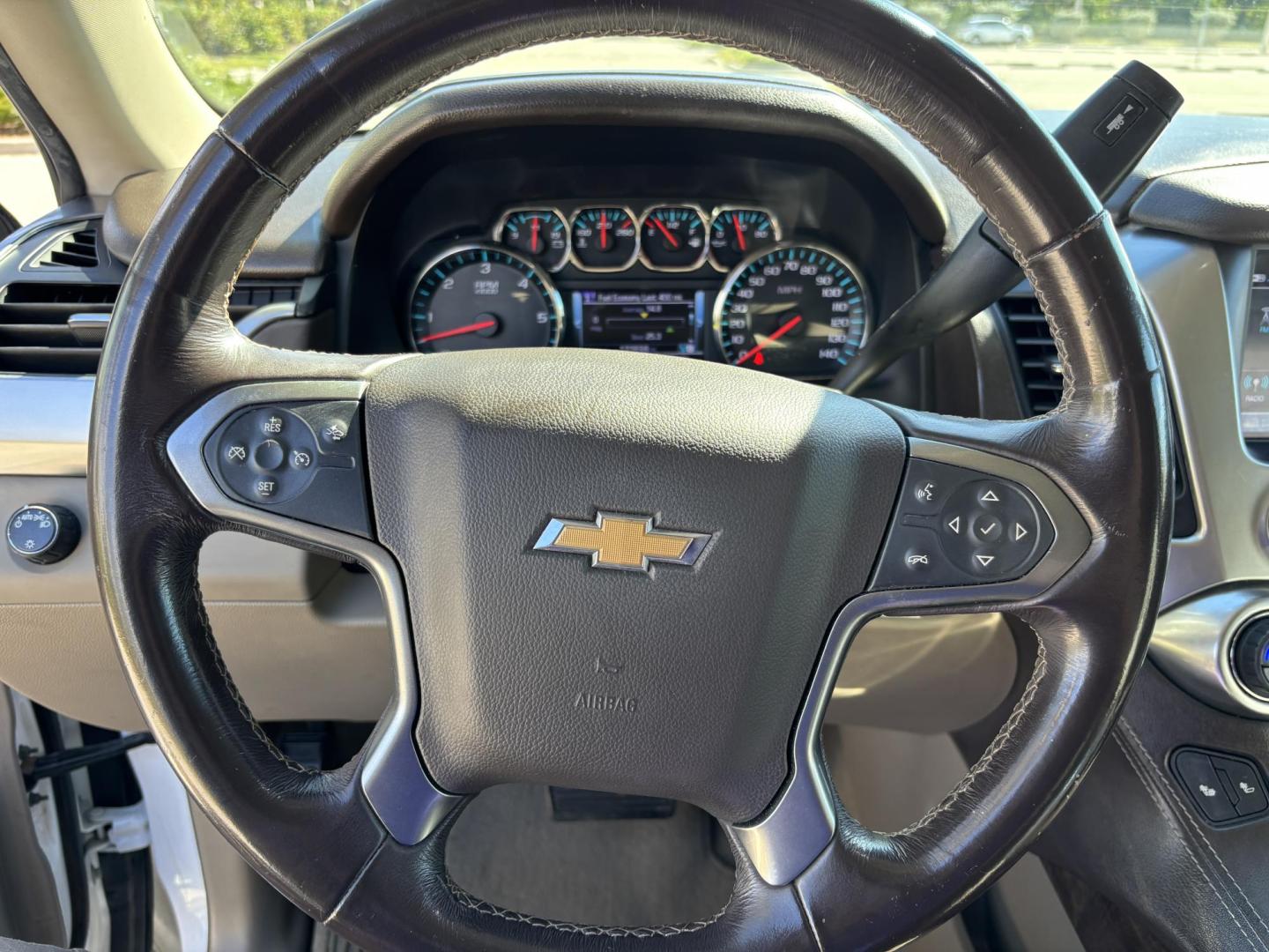 2018 WHTE /BEIGE CHEVROLET SUBURBAN 1500 LT (1GNSCHKC4JR) with an 5.3L engine, Automatic transmission, located at 11170 Summerlin Square Dr., Fort Myers Beach, FL, 33931, (239) 999-7777, 26.493546, -81.941628 - We have financing available and we accept trades! Fill out a credit application on our website or come by today! If you have any questions, give us a call at (239) 999 - 7777 or visit our website at firstautocredit.com. 11170 Summerlin Square Dr, Fort Myers Beach, FL 33931 - Photo#20