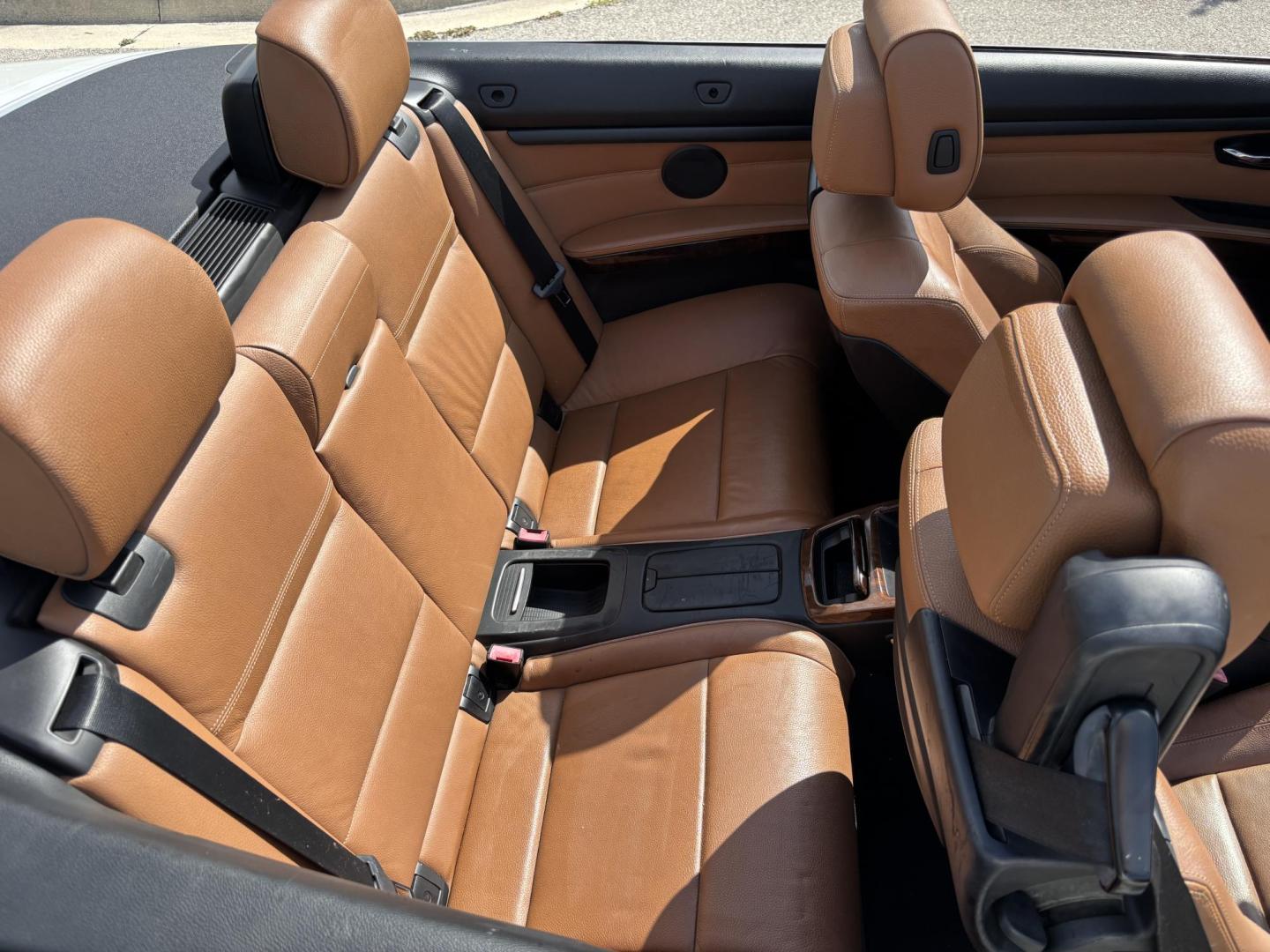 2011 WHITE /BEIGE BMW 328i Convertible Hardtop I SULEV (WBADW7C54BE) with an 3.0L engine, Automatic transmission, located at 11170 Summerlin Square Dr., Fort Myers Beach, FL, 33931, (239) 999-7777, 26.493546, -81.941628 - We have financing available and we accept trades! Fill out a credit application on our website or come by today! If you have any questions, give us a call at (239) 999 - 7777 or visit our website at firstautocredit.com. 11170 Summerlin Square Dr, Fort Myers Beach, FL 33931 - Photo#24