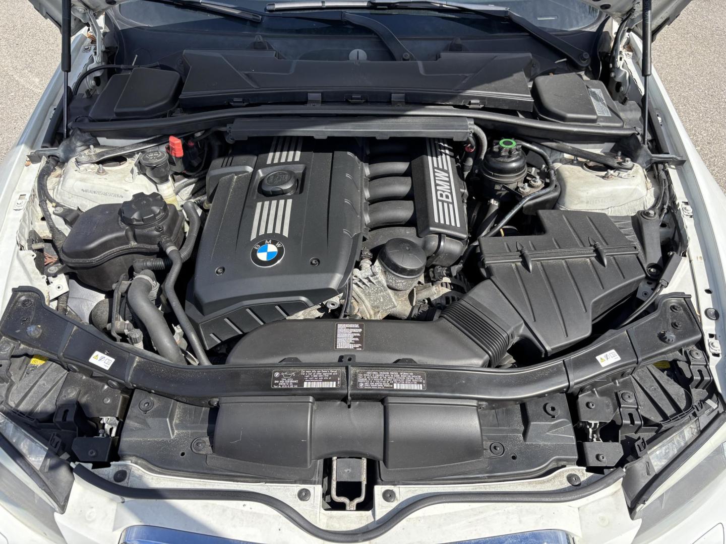 2011 WHITE /BEIGE BMW 328i Convertible Hardtop I SULEV (WBADW7C54BE) with an 3.0L engine, Automatic transmission, located at 11170 Summerlin Square Dr., Fort Myers Beach, FL, 33931, (239) 999-7777, 26.493546, -81.941628 - We have financing available and we accept trades! Fill out a credit application on our website or come by today! If you have any questions, give us a call at (239) 999 - 7777 or visit our website at firstautocredit.com. 11170 Summerlin Square Dr, Fort Myers Beach, FL 33931 - Photo#39