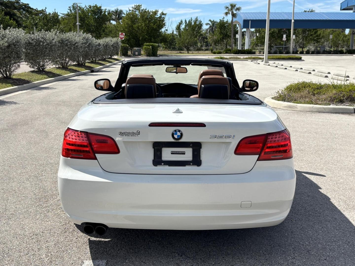 2011 WHITE /BEIGE BMW 328i Convertible Hardtop I SULEV (WBADW7C54BE) with an 3.0L engine, Automatic transmission, located at 11170 Summerlin Square Dr., Fort Myers Beach, FL, 33931, (239) 999-7777, 26.493546, -81.941628 - We have financing available and we accept trades! Fill out a credit application on our website or come by today! If you have any questions, give us a call at (239) 999 - 7777 or visit our website at firstautocredit.com. 11170 Summerlin Square Dr, Fort Myers Beach, FL 33931 - Photo#13