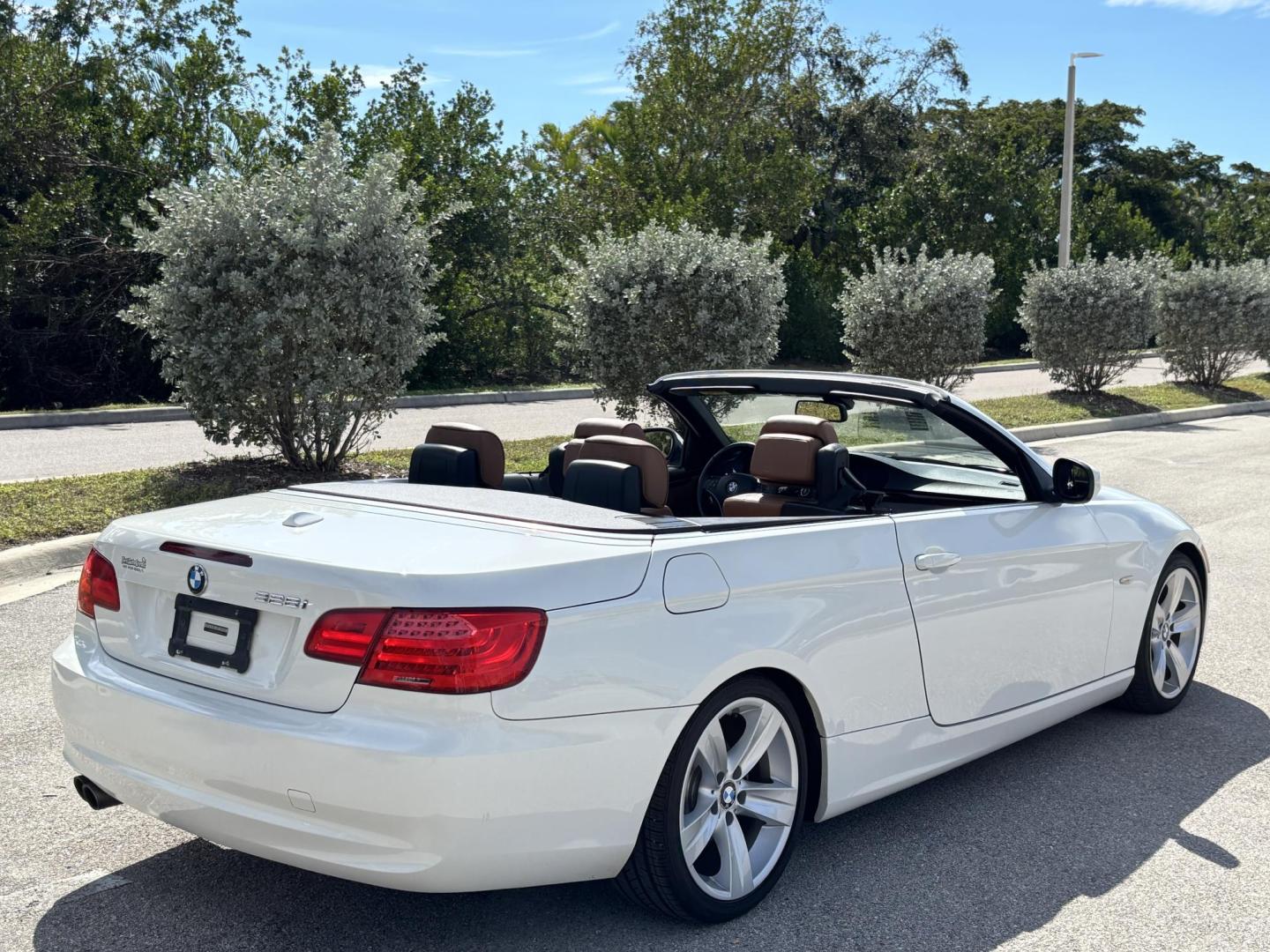 2011 WHITE /BEIGE BMW 328i Convertible Hardtop I SULEV (WBADW7C54BE) with an 3.0L engine, Automatic transmission, located at 11170 Summerlin Square Dr., Fort Myers Beach, FL, 33931, (239) 999-7777, 26.493546, -81.941628 - We have financing available and we accept trades! Fill out a credit application on our website or come by today! If you have any questions, give us a call at (239) 999 - 7777 or visit our website at firstautocredit.com. 11170 Summerlin Square Dr, Fort Myers Beach, FL 33931 - Photo#14