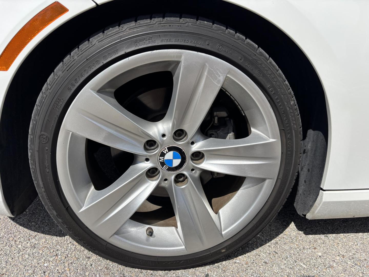 2011 WHITE /BEIGE BMW 328i Convertible Hardtop I SULEV (WBADW7C54BE) with an 3.0L engine, Automatic transmission, located at 11170 Summerlin Square Dr., Fort Myers Beach, FL, 33931, (239) 999-7777, 26.493546, -81.941628 - We have financing available and we accept trades! Fill out a credit application on our website or come by today! If you have any questions, give us a call at (239) 999 - 7777 or visit our website at firstautocredit.com. 11170 Summerlin Square Dr, Fort Myers Beach, FL 33931 - Photo#42