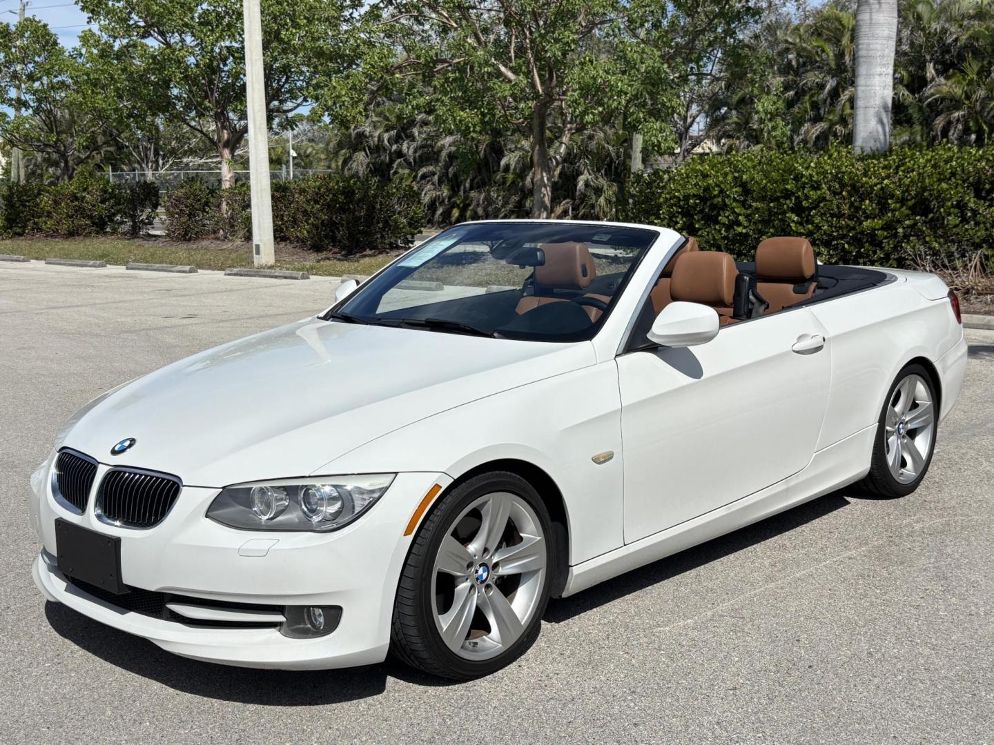 2011 WHITE /BEIGE BMW 328i Convertible Hardtop I SULEV (WBADW7C54BE) with an 3.0L engine, Automatic transmission, located at 11170 Summerlin Square Dr., Fort Myers Beach, FL, 33931, (239) 999-7777, 26.493546, -81.941628 - We have financing available and we accept trades! Fill out a credit application on our website or come by today! If you have any questions, give us a call at (239) 999 - 7777 or visit our website at firstautocredit.com. 11170 Summerlin Square Dr, Fort Myers Beach, FL 33931 - Photo#8