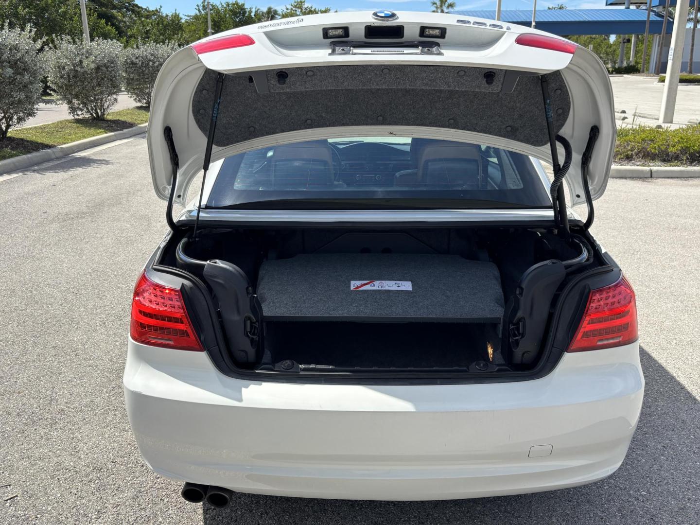 2011 WHITE /BEIGE BMW 328i Convertible Hardtop I SULEV (WBADW7C54BE) with an 3.0L engine, Automatic transmission, located at 11170 Summerlin Square Dr., Fort Myers Beach, FL, 33931, (239) 999-7777, 26.493546, -81.941628 - We have financing available and we accept trades! Fill out a credit application on our website or come by today! If you have any questions, give us a call at (239) 999 - 7777 or visit our website at firstautocredit.com. 11170 Summerlin Square Dr, Fort Myers Beach, FL 33931 - Photo#17