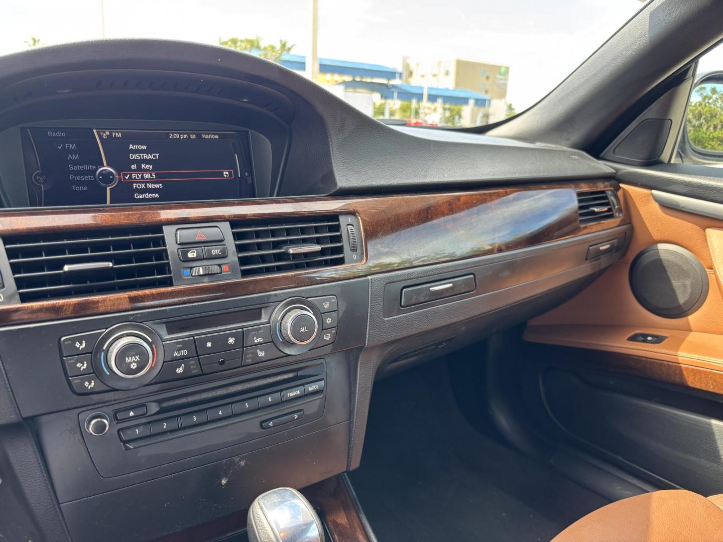 2011 WHITE /BEIGE BMW 328i Convertible Hardtop I SULEV (WBADW7C54BE) with an 3.0L engine, Automatic transmission, located at 11170 Summerlin Square Dr., Fort Myers Beach, FL, 33931, (239) 999-7777, 26.493546, -81.941628 - We have financing available and we accept trades! Fill out a credit application on our website or come by today! If you have any questions, give us a call at (239) 999 - 7777 or visit our website at firstautocredit.com. 11170 Summerlin Square Dr, Fort Myers Beach, FL 33931 - Photo#31