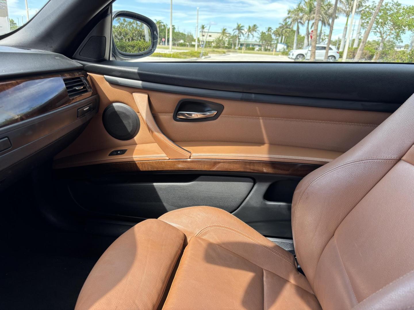 2011 WHITE /BEIGE BMW 328i Convertible Hardtop I SULEV (WBADW7C54BE) with an 3.0L engine, Automatic transmission, located at 11170 Summerlin Square Dr., Fort Myers Beach, FL, 33931, (239) 999-7777, 26.493546, -81.941628 - We have financing available and we accept trades! Fill out a credit application on our website or come by today! If you have any questions, give us a call at (239) 999 - 7777 or visit our website at firstautocredit.com. 11170 Summerlin Square Dr, Fort Myers Beach, FL 33931 - Photo#32