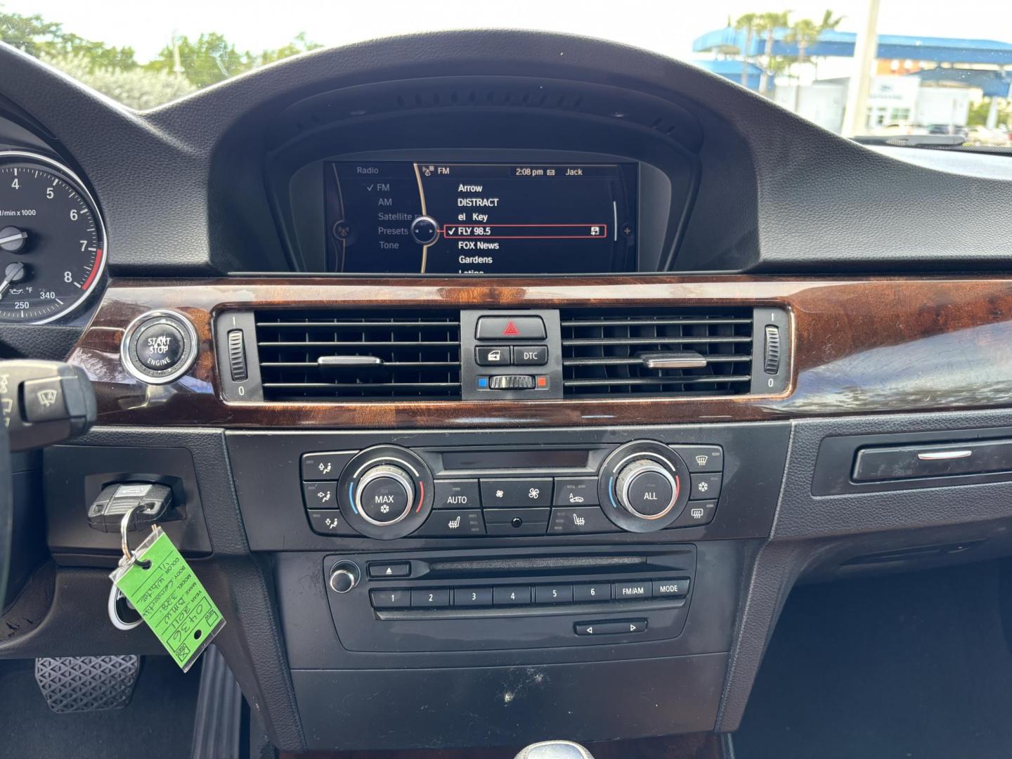 2011 WHITE /BEIGE BMW 328i Convertible Hardtop I SULEV (WBADW7C54BE) with an 3.0L engine, Automatic transmission, located at 11170 Summerlin Square Dr., Fort Myers Beach, FL, 33931, (239) 999-7777, 26.493546, -81.941628 - We have financing available and we accept trades! Fill out a credit application on our website or come by today! If you have any questions, give us a call at (239) 999 - 7777 or visit our website at firstautocredit.com. 11170 Summerlin Square Dr, Fort Myers Beach, FL 33931 - Photo#30