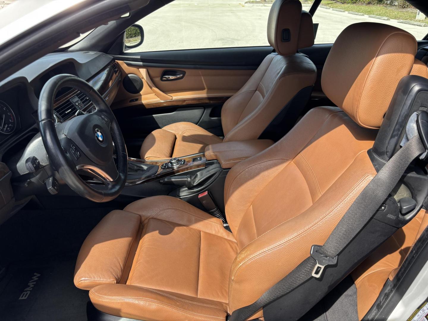 2011 WHITE /BEIGE BMW 328i Convertible Hardtop I SULEV (WBADW7C54BE) with an 3.0L engine, Automatic transmission, located at 11170 Summerlin Square Dr., Fort Myers Beach, FL, 33931, (239) 999-7777, 26.493546, -81.941628 - We have financing available and we accept trades! Fill out a credit application on our website or come by today! If you have any questions, give us a call at (239) 999 - 7777 or visit our website at firstautocredit.com. 11170 Summerlin Square Dr, Fort Myers Beach, FL 33931 - Photo#18