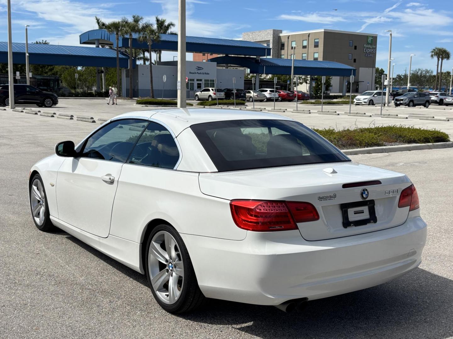 2011 WHITE /BEIGE BMW 328i Convertible Hardtop I SULEV (WBADW7C54BE) with an 3.0L engine, Automatic transmission, located at 11170 Summerlin Square Dr., Fort Myers Beach, FL, 33931, (239) 999-7777, 26.493546, -81.941628 - We have financing available and we accept trades! Fill out a credit application on our website or come by today! If you have any questions, give us a call at (239) 999 - 7777 or visit our website at firstautocredit.com. 11170 Summerlin Square Dr, Fort Myers Beach, FL 33931 - Photo#4
