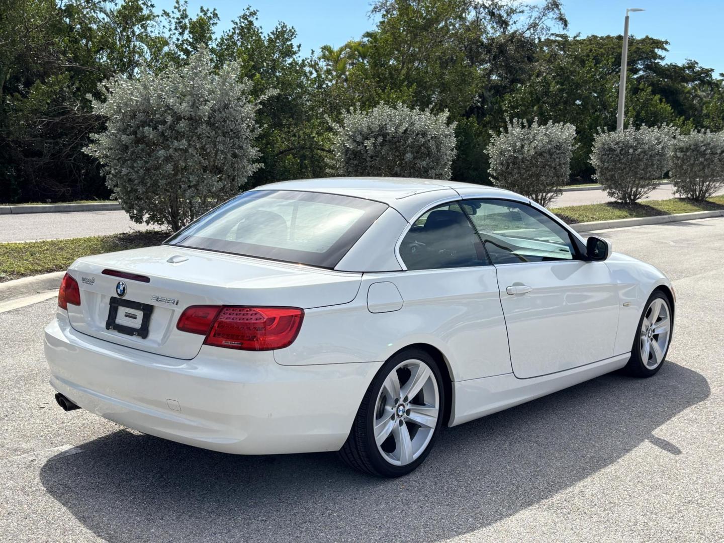 2011 WHITE /BEIGE BMW 328i Convertible Hardtop I SULEV (WBADW7C54BE) with an 3.0L engine, Automatic transmission, located at 11170 Summerlin Square Dr., Fort Myers Beach, FL, 33931, (239) 999-7777, 26.493546, -81.941628 - We have financing available and we accept trades! Fill out a credit application on our website or come by today! If you have any questions, give us a call at (239) 999 - 7777 or visit our website at firstautocredit.com. 11170 Summerlin Square Dr, Fort Myers Beach, FL 33931 - Photo#6
