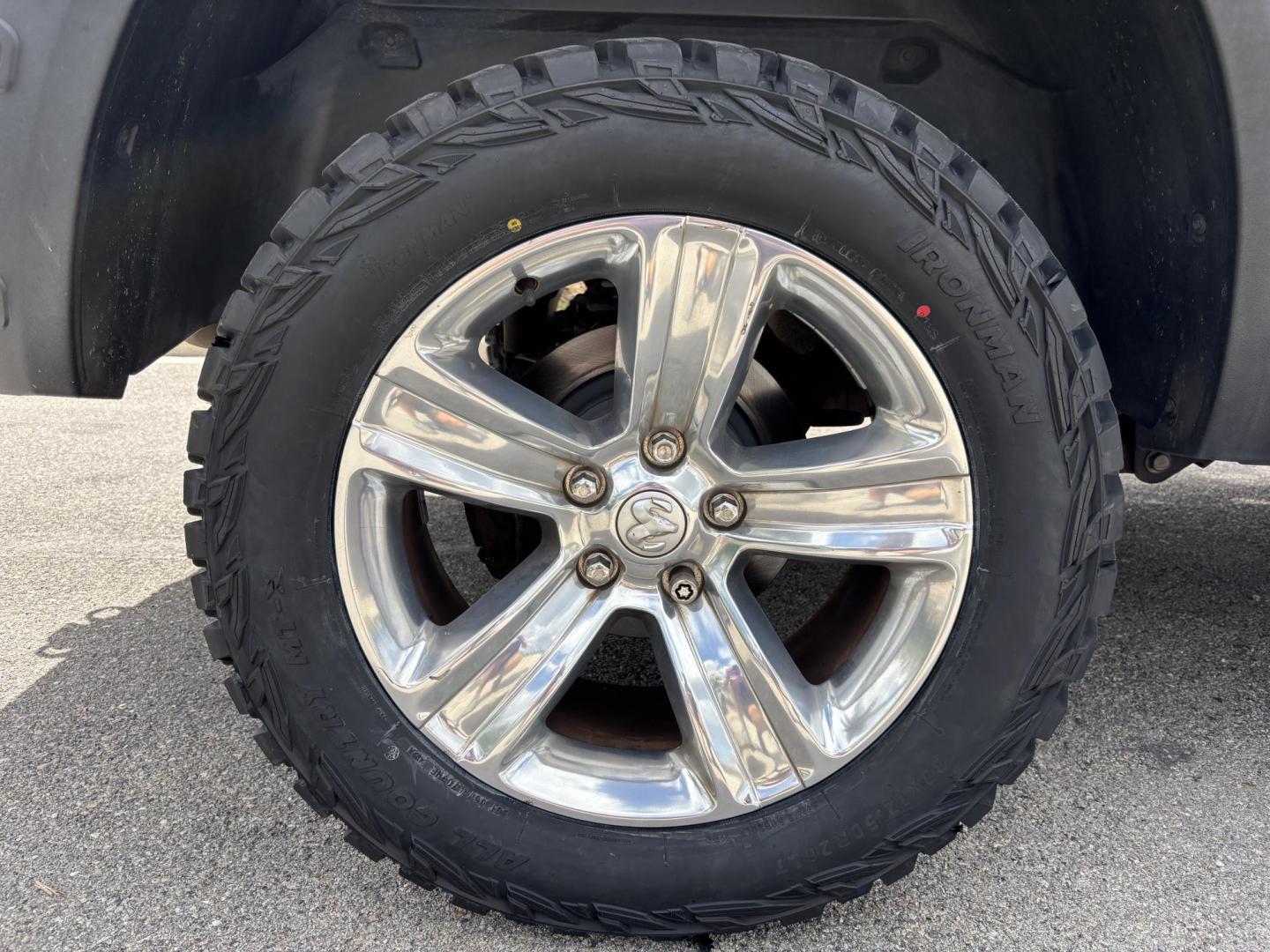 2018 RED /BLACK RAM 1500 SPORT (1C6RR7MT6JS) with an 5.7L engine, Automatic transmission, located at 11170 Summerlin Square Dr., Fort Myers Beach, FL, 33931, (239) 999-7777, 26.493546, -81.941628 - We have financing available and we accept trades! Fill out a credit application on our website or come by today! If you have any questions, give us a call at (239) 999 - 7777 or visit our website at firstautocredit.com. 11170 Summerlin Square Dr, Fort Myers Beach, FL 33931 Carfax 1 Owner N - Photo#43