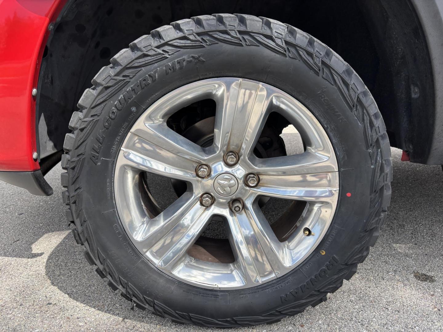 2018 RED /BLACK RAM 1500 SPORT (1C6RR7MT6JS) with an 5.7L engine, Automatic transmission, located at 11170 Summerlin Square Dr., Fort Myers Beach, FL, 33931, (239) 999-7777, 26.493546, -81.941628 - We have financing available and we accept trades! Fill out a credit application on our website or come by today! If you have any questions, give us a call at (239) 999 - 7777 or visit our website at firstautocredit.com. 11170 Summerlin Square Dr, Fort Myers Beach, FL 33931 Carfax 1 Owner N - Photo#45
